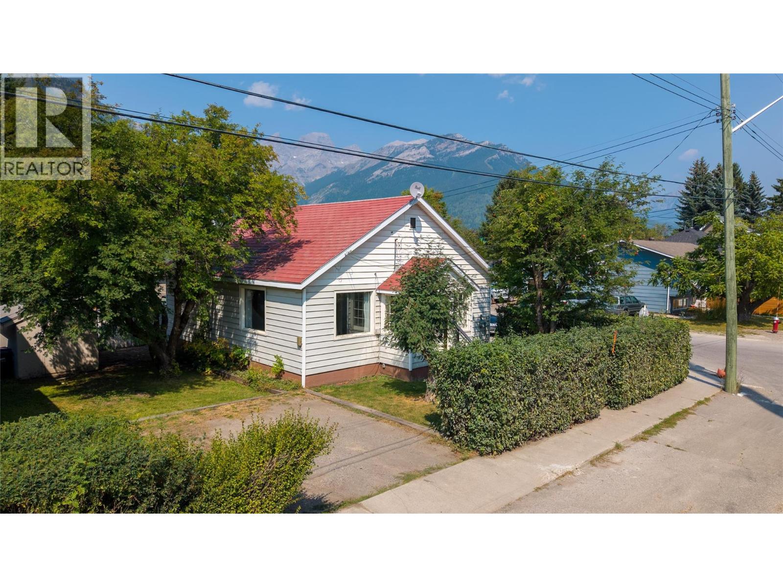 691 3rd Avenue, Fernie, British Columbia  V0B 1M0 - Photo 1 - 10398557