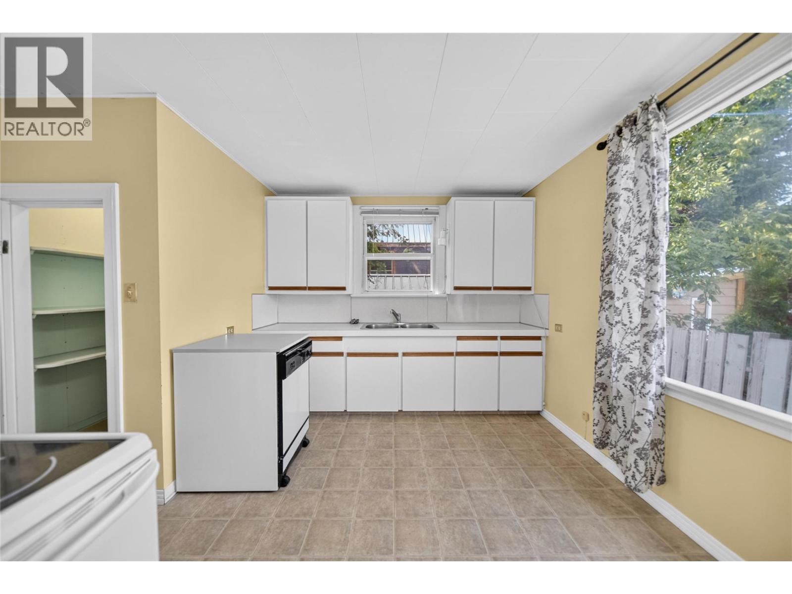 691 3rd Avenue, Fernie, British Columbia  V0B 1M0 - Photo 16 - 10398557