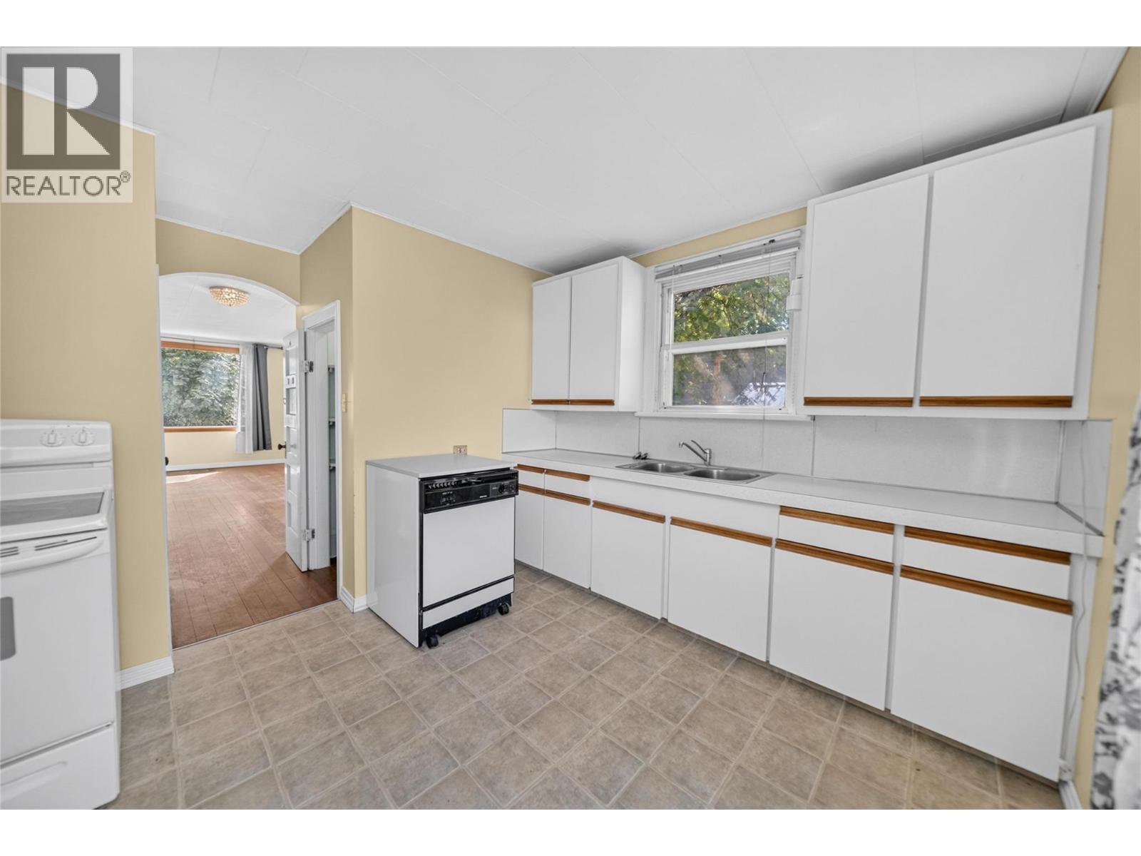 691 3rd Avenue, Fernie, British Columbia  V0B 1M0 - Photo 17 - 10398557