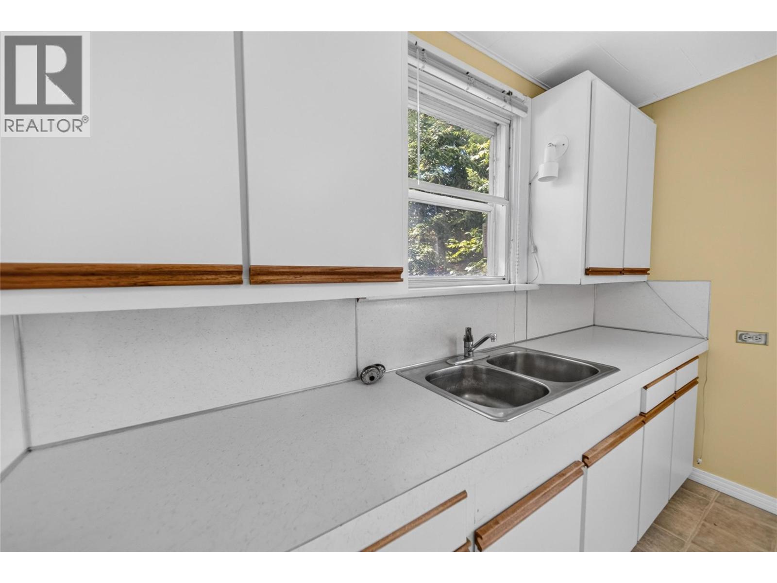 691 3rd Avenue, Fernie, British Columbia  V0B 1M0 - Photo 19 - 10398557