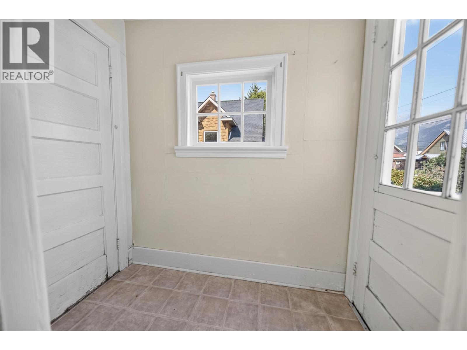 691 3rd Avenue, Fernie, British Columbia  V0B 1M0 - Photo 26 - 10398557