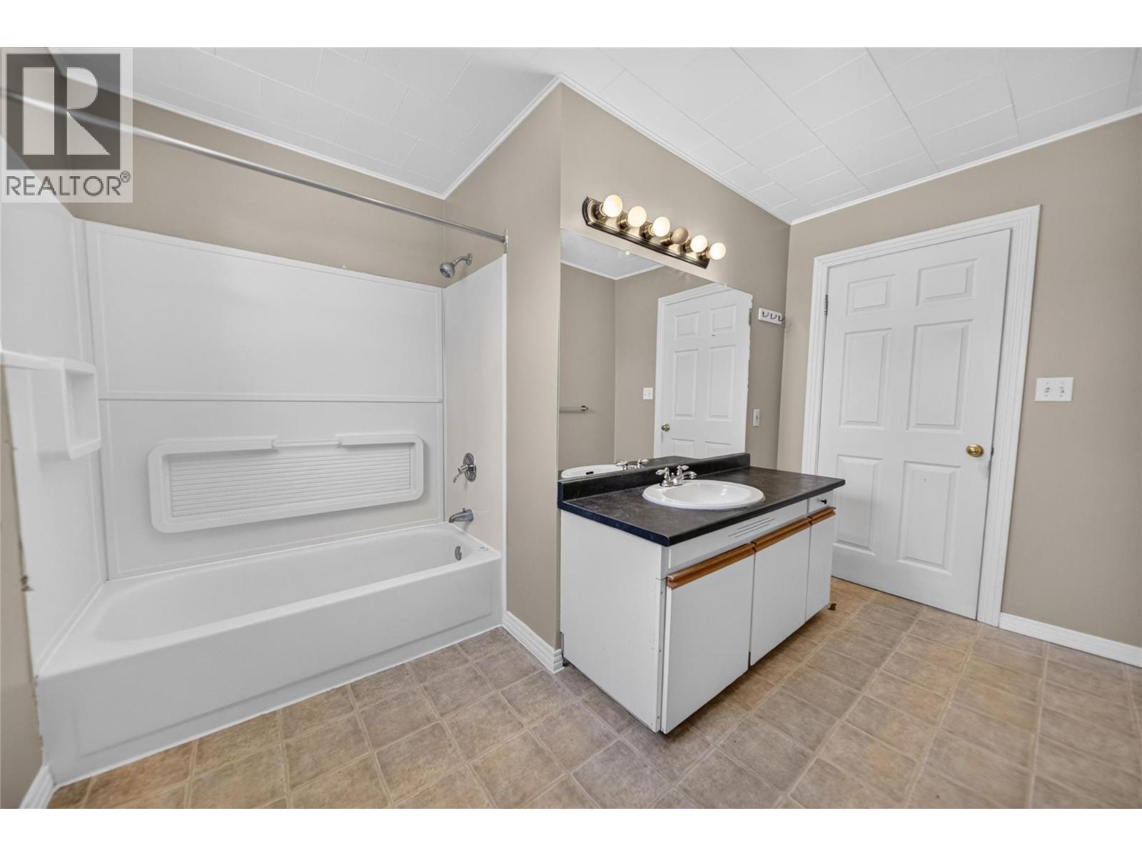 691 3rd Avenue, Fernie, British Columbia  V0B 1M0 - Photo 36 - 10398557
