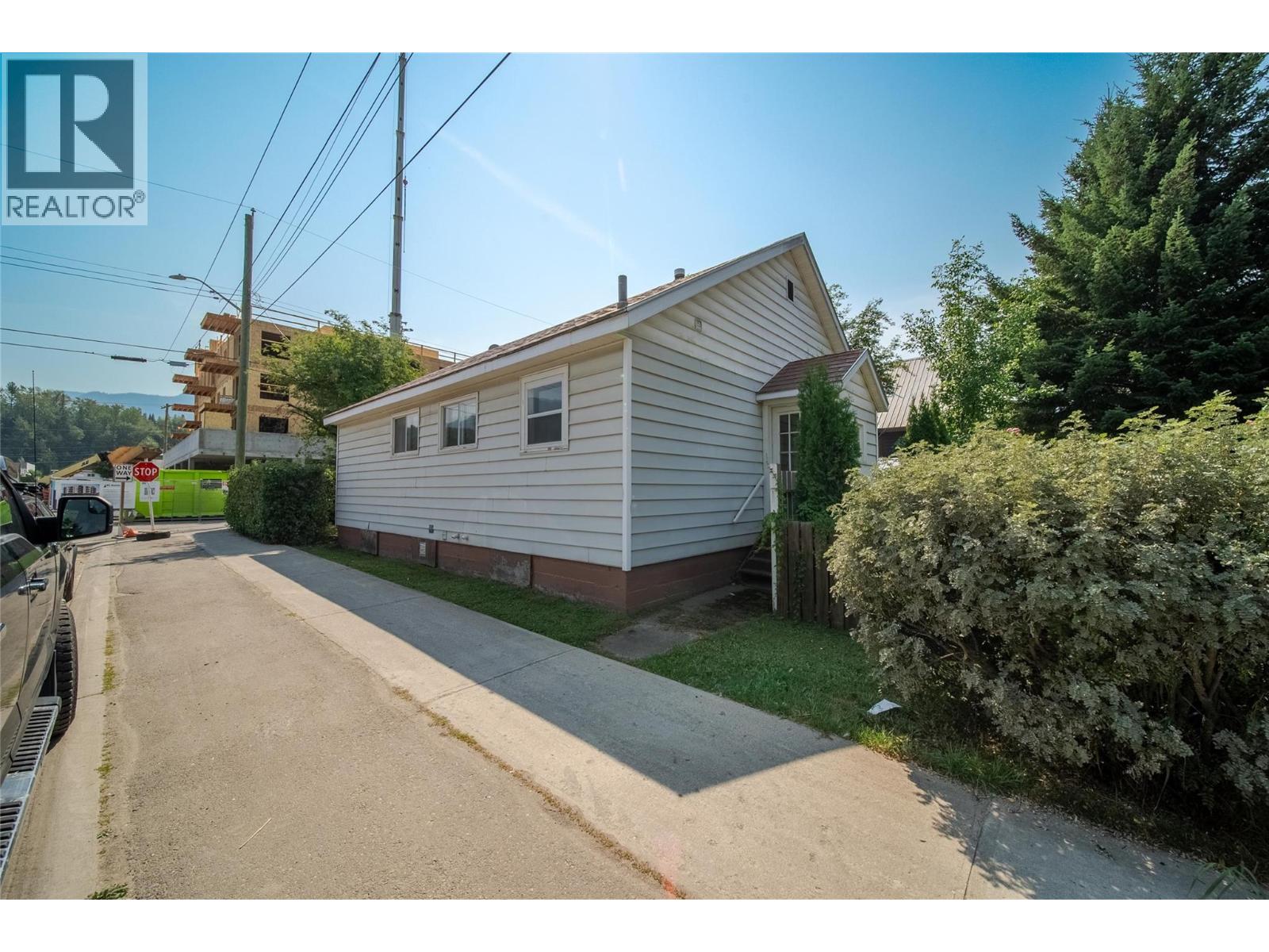 691 3rd Avenue, Fernie, British Columbia  V0B 1M0 - Photo 47 - 10398557