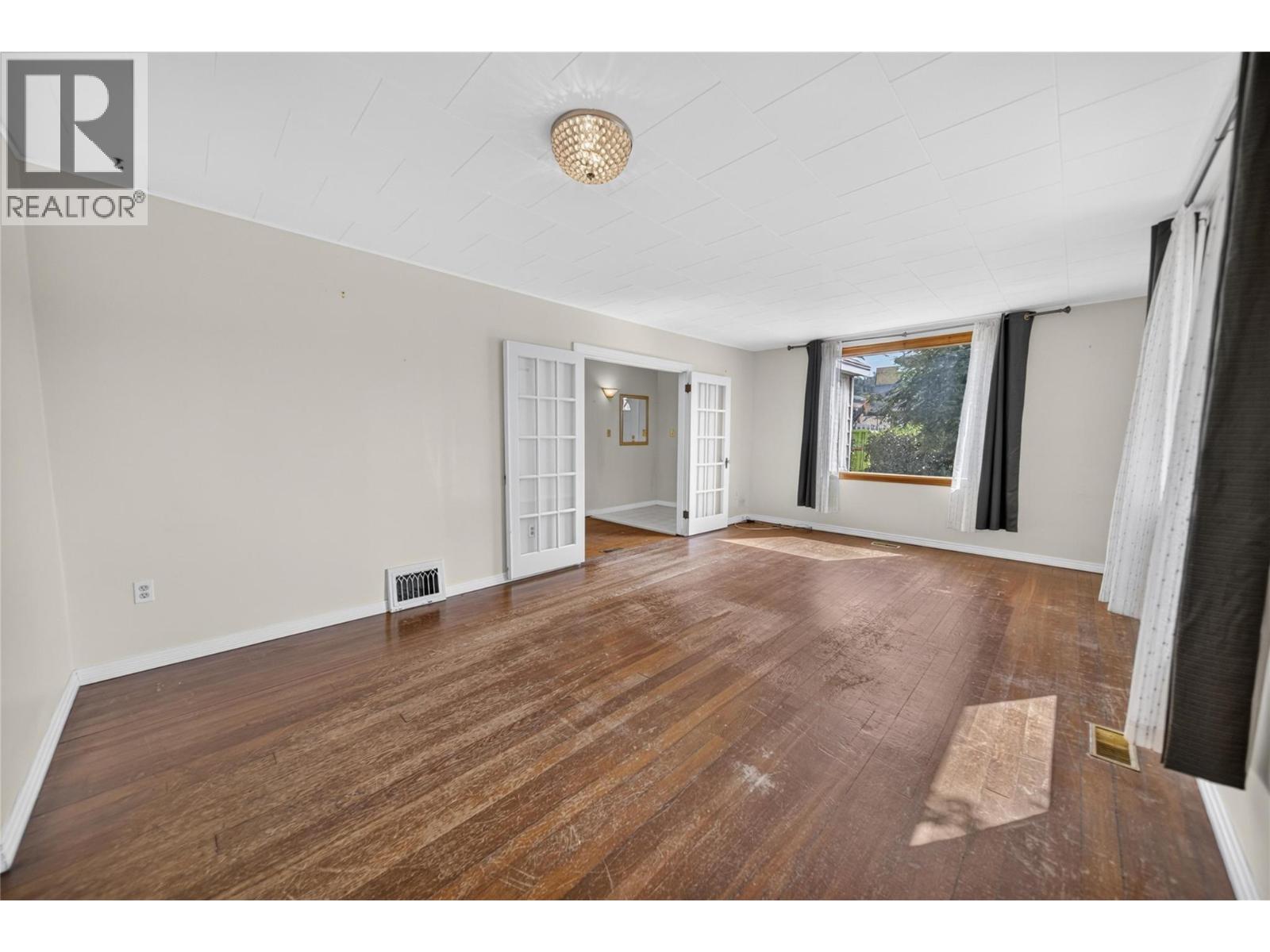 691 3rd Avenue, Fernie, British Columbia  V0B 1M0 - Photo 7 - 10398557