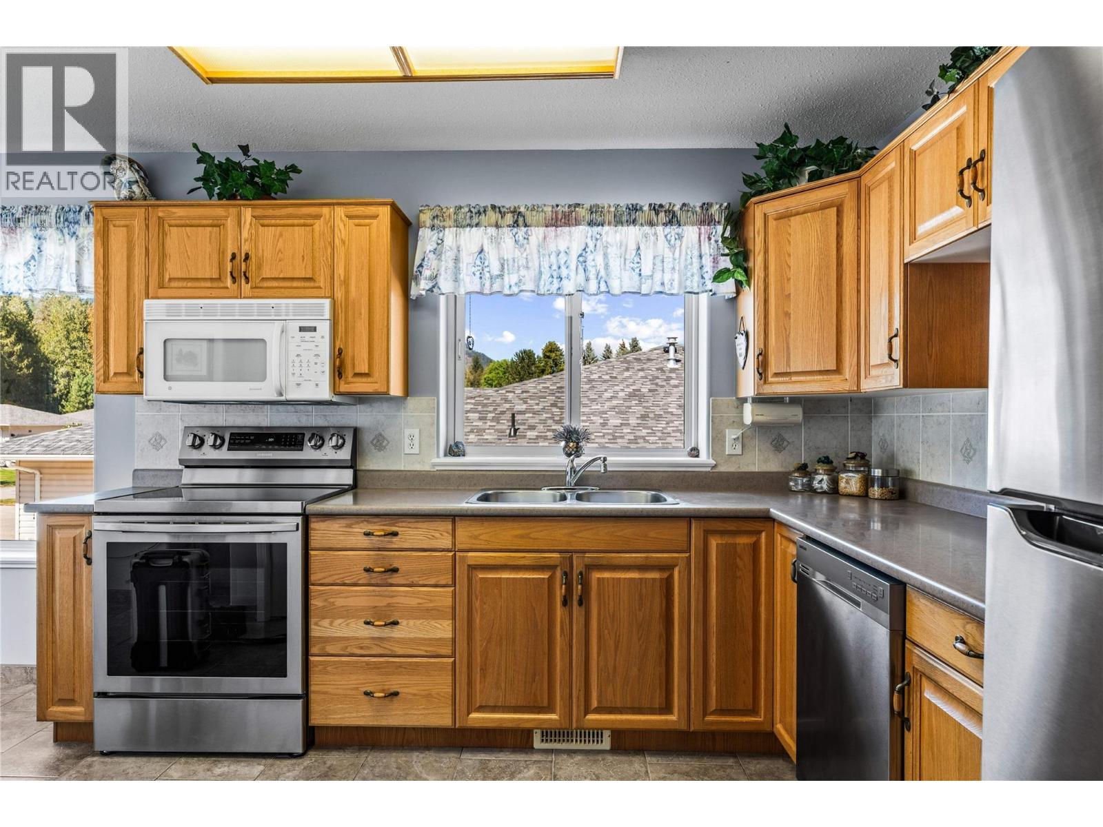 2675 Pine Avenue Unit# 56, Lumby, British Columbia  V0E 2G5 - Photo 5 - 10398543