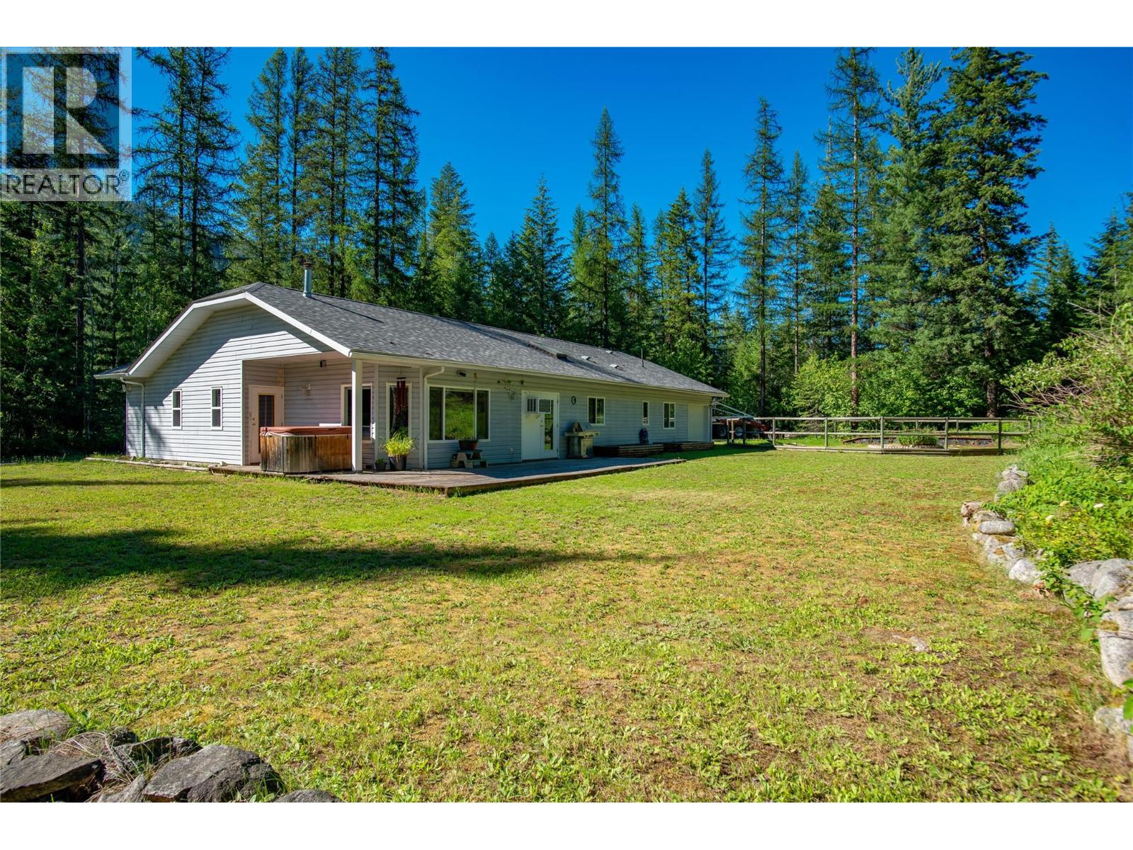 2222 Jenisa Road, Castlegar, British Columbia  V1N 2L8 - Photo 1 - 10398540