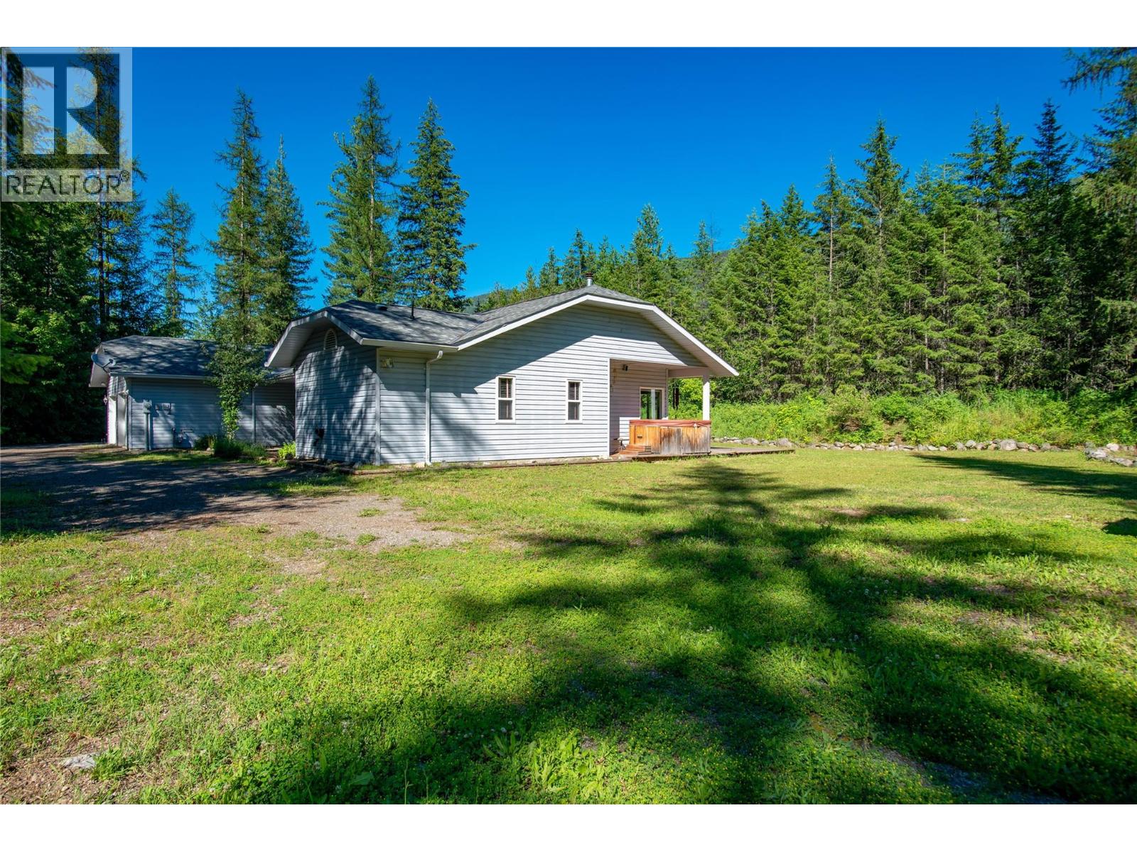 2222 Jenisa Road, Castlegar, British Columbia  V1N 2L8 - Photo 10 - 10398540