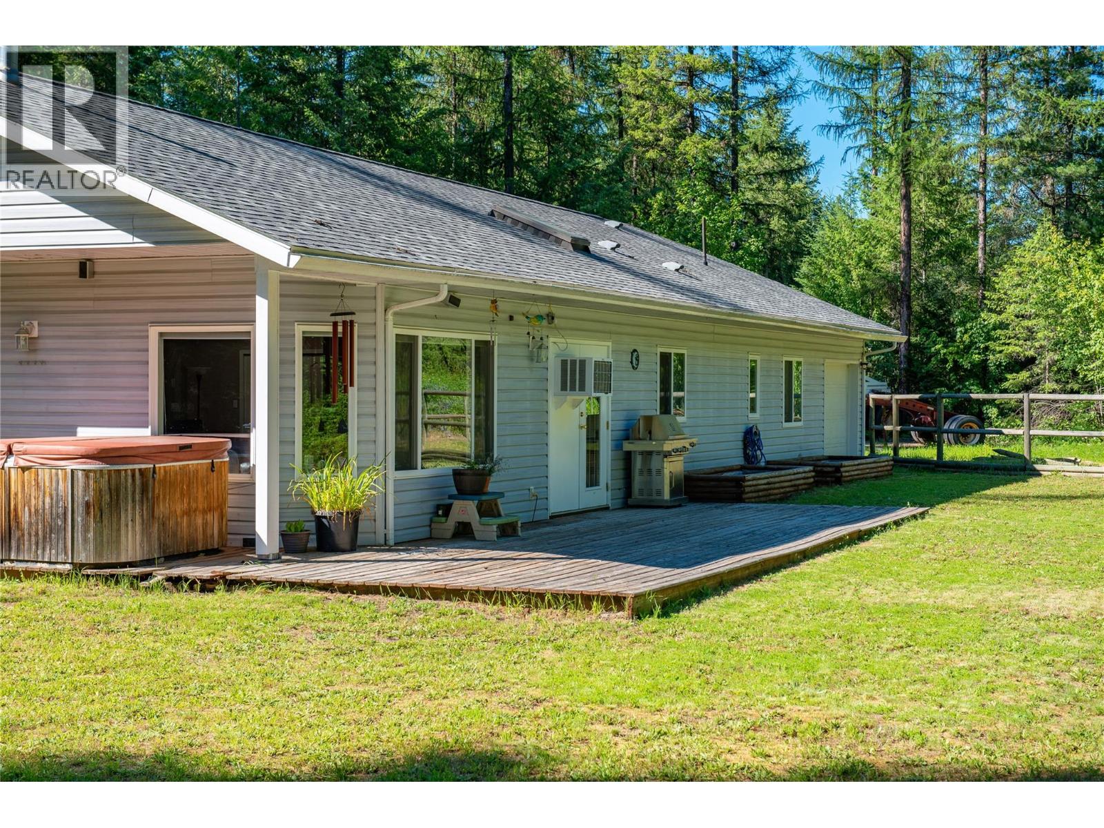 2222 Jenisa Road, Castlegar, British Columbia  V1N 2L8 - Photo 12 - 10398540