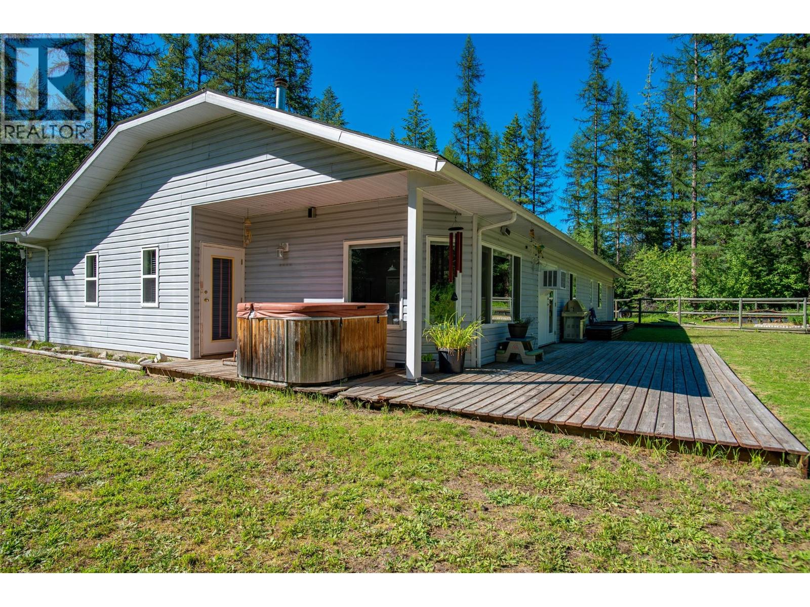 2222 Jenisa Road, Castlegar, British Columbia  V1N 2L8 - Photo 2 - 10398540