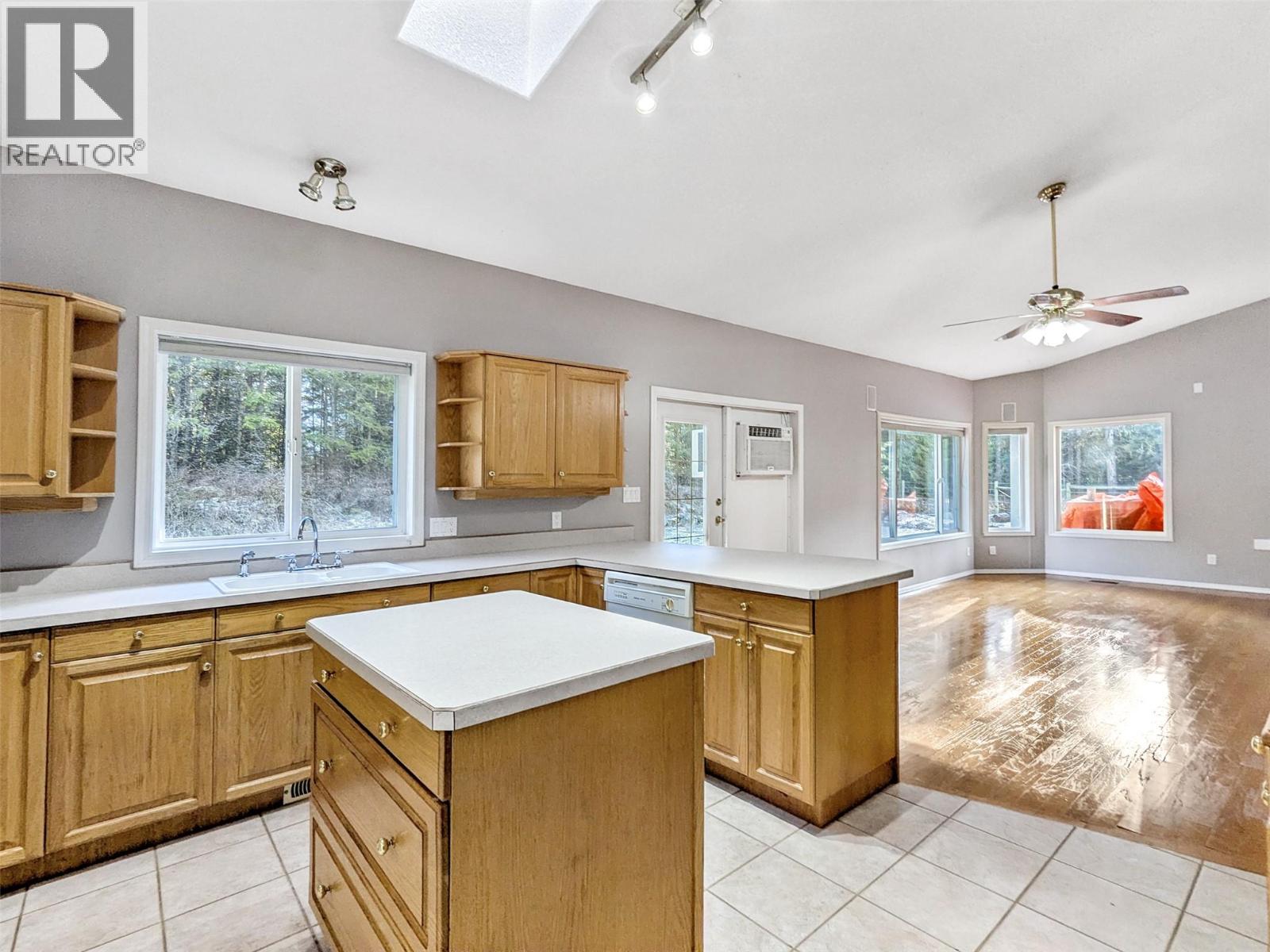 2222 Jenisa Road, Castlegar, British Columbia  V1N 2L8 - Photo 21 - 10398540