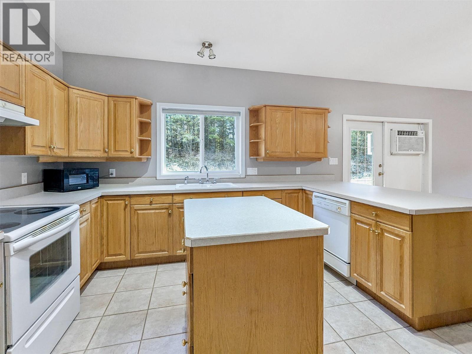 2222 Jenisa Road, Castlegar, British Columbia  V1N 2L8 - Photo 23 - 10398540