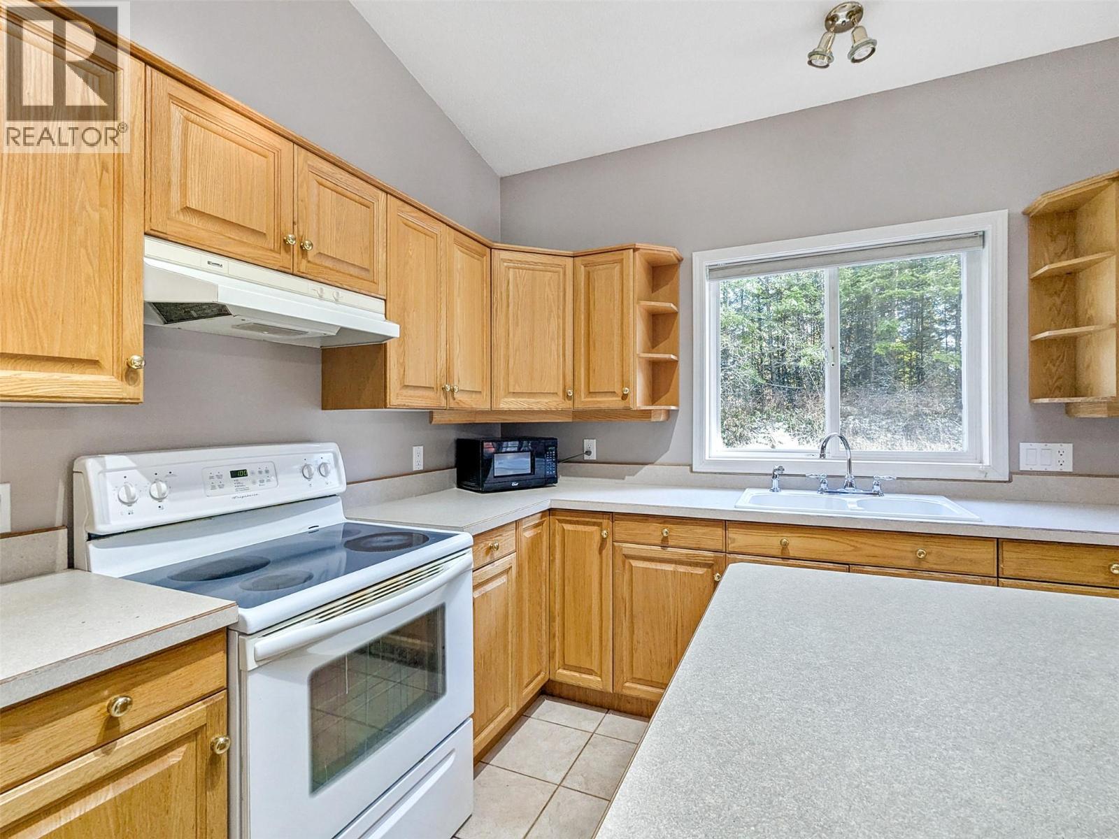 2222 Jenisa Road, Castlegar, British Columbia  V1N 2L8 - Photo 24 - 10398540