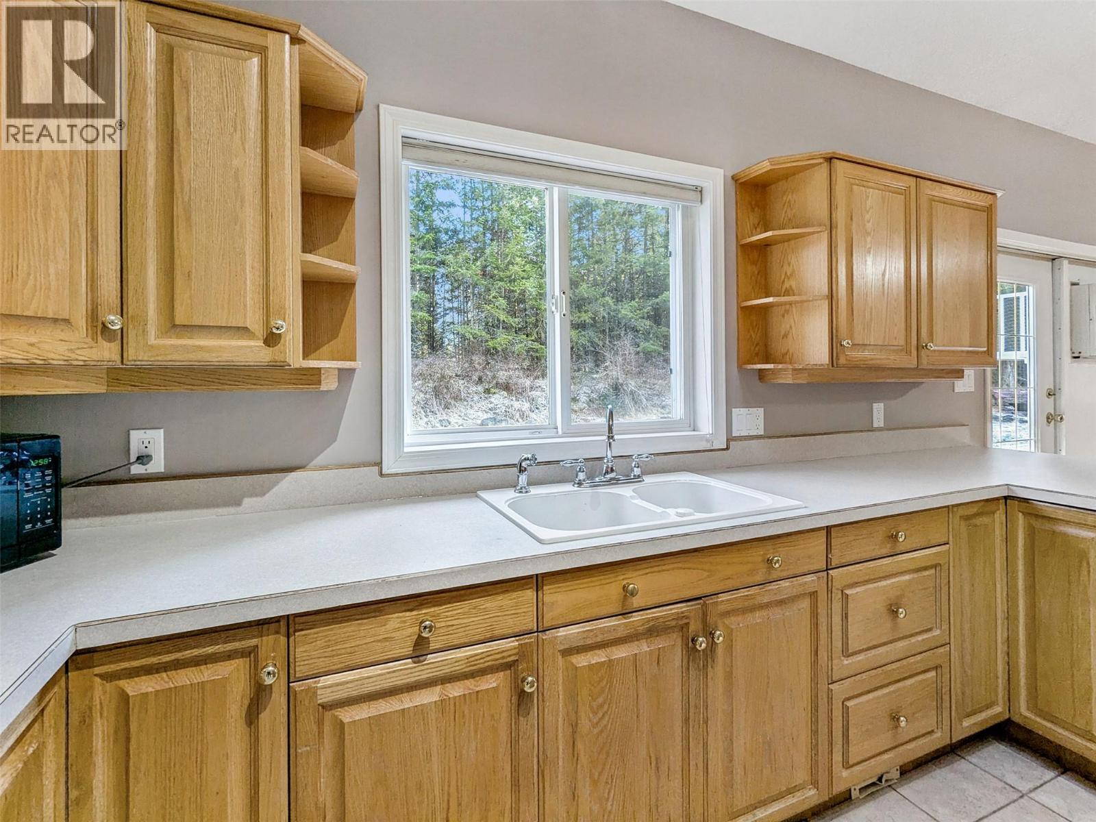 2222 Jenisa Road, Castlegar, British Columbia  V1N 2L8 - Photo 25 - 10398540