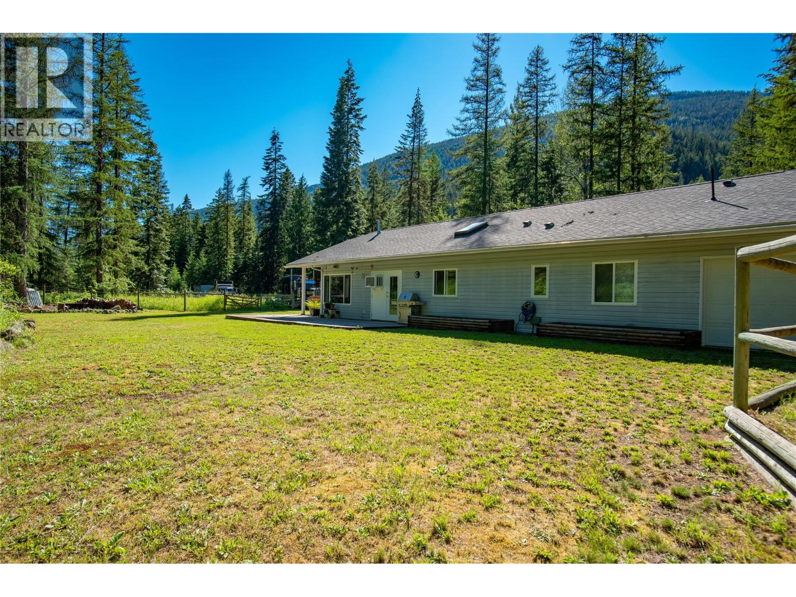 2222 Jenisa Road, Castlegar, British Columbia  V1N 2L8 - Photo 3 - 10398540