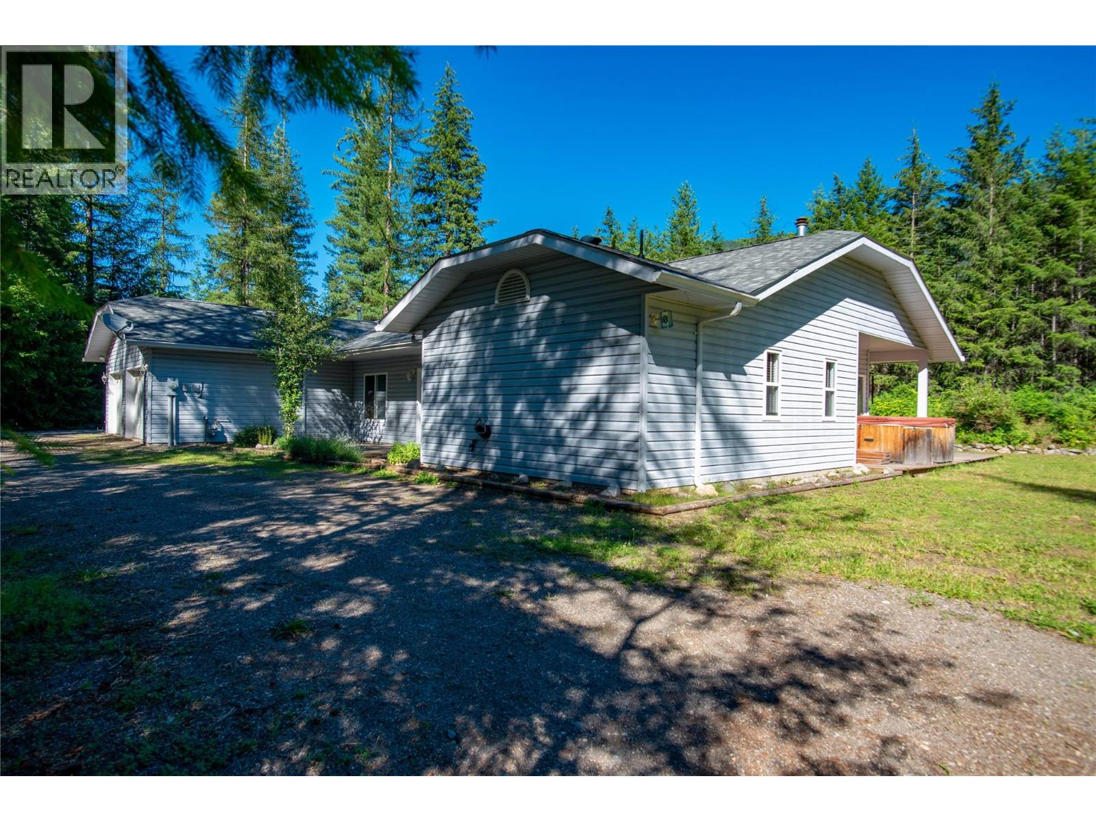 2222 Jenisa Road, Castlegar, British Columbia  V1N 2L8 - Photo 5 - 10398540