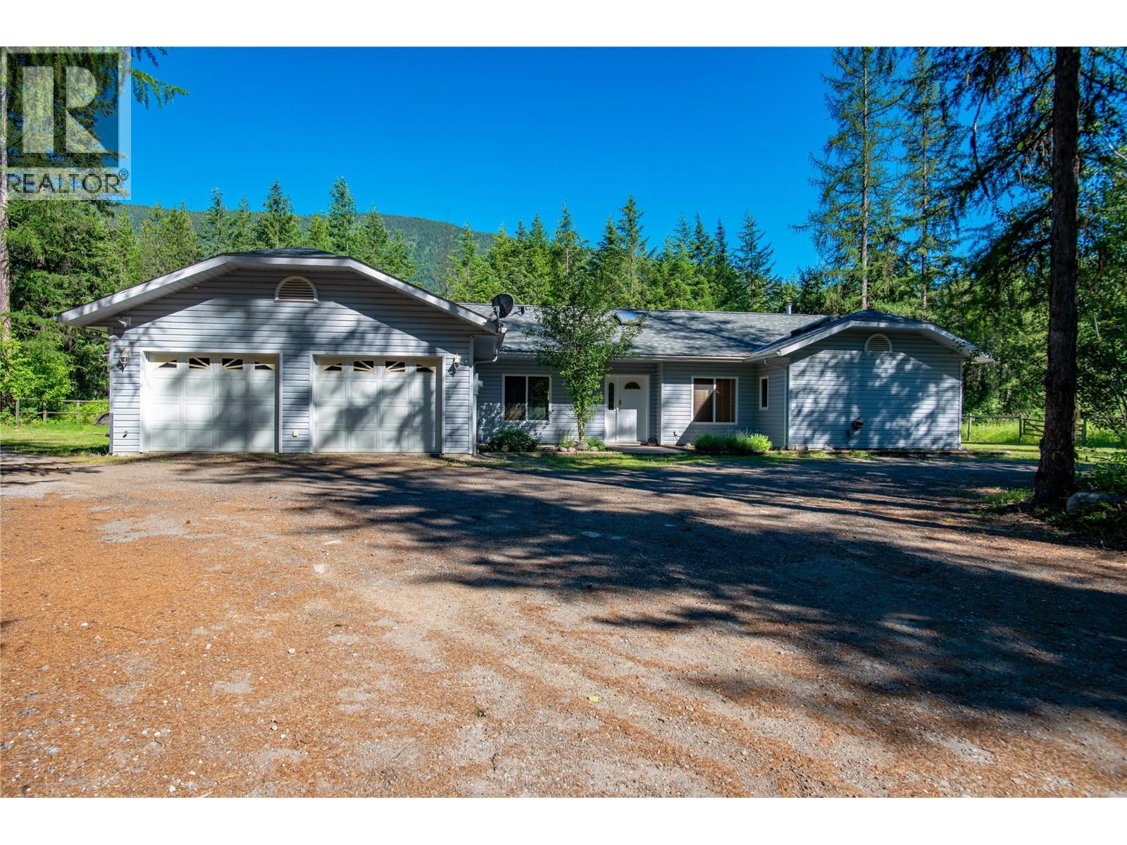 2222 Jenisa Road, Castlegar, British Columbia  V1N 2L8 - Photo 6 - 10398540