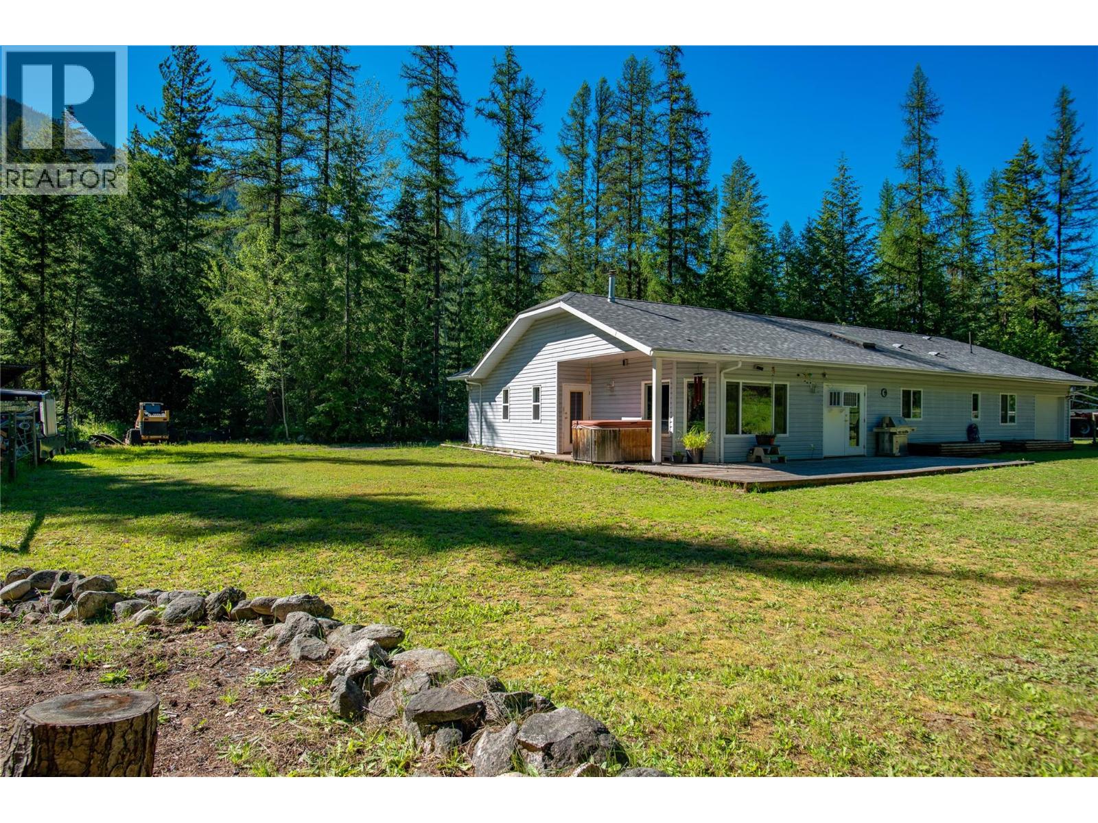 2222 Jenisa Road, Castlegar, British Columbia  V1N 2L8 - Photo 9 - 10398540