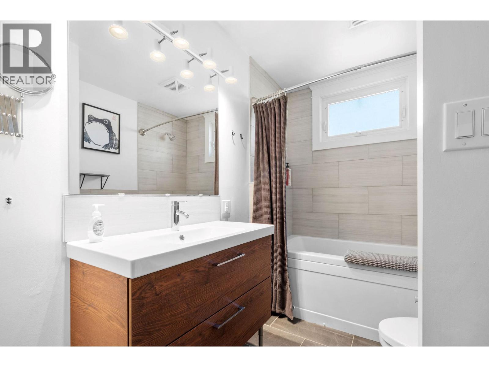701 Broadway Street W, Nakusp, British Columbia  V0G 1R0 - Photo 30 - 10398307