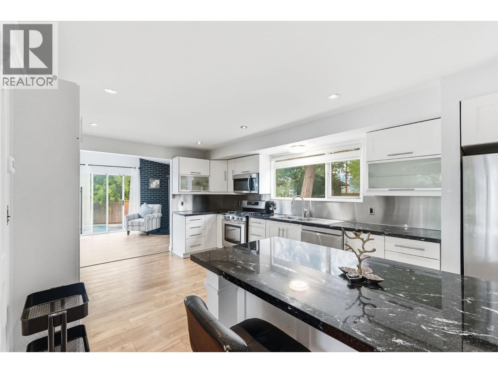 694 Mcclure Road, Kelowna, British Columbia  V1W 1M1 - Photo 12 - 10398644
