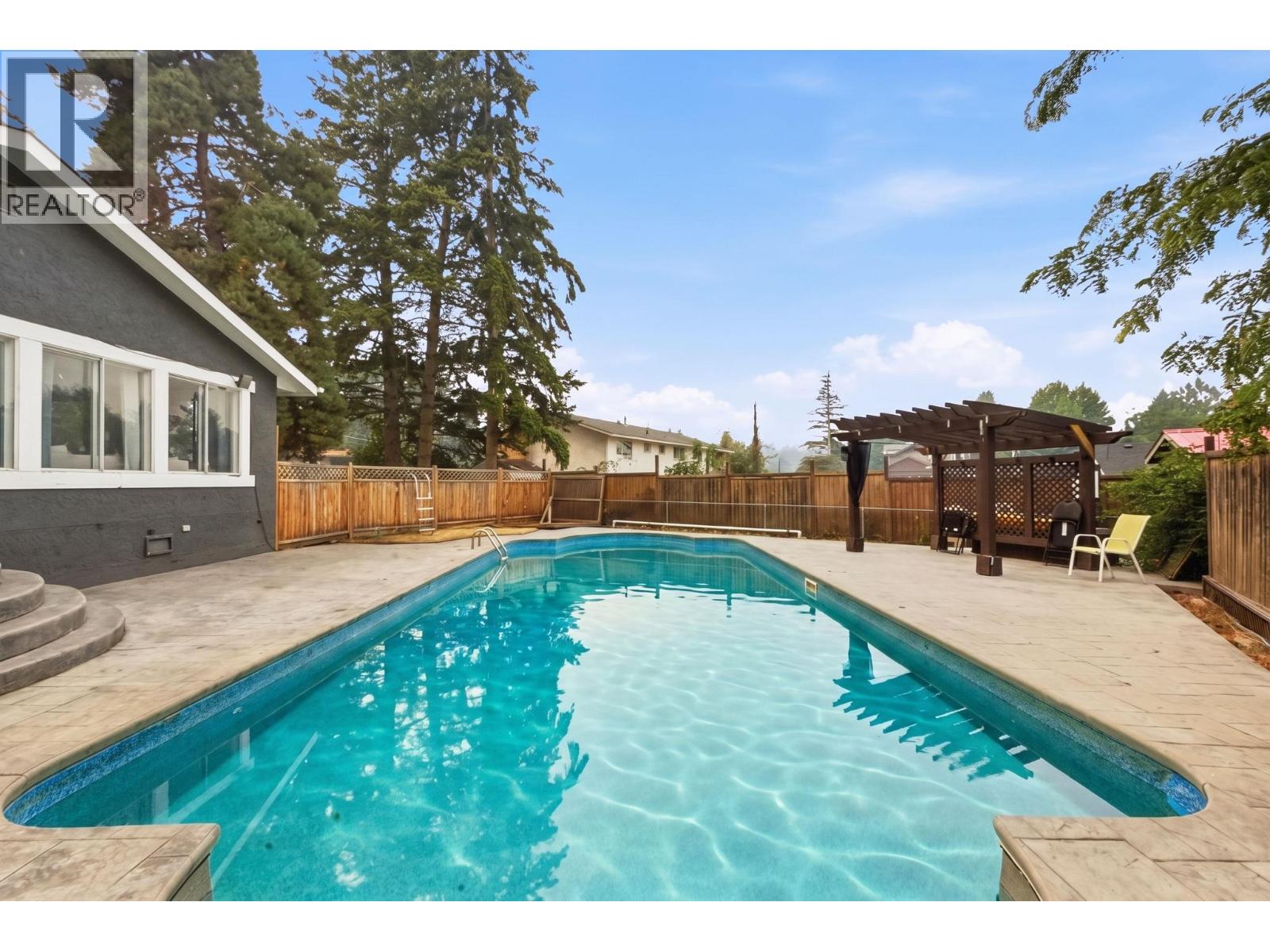 694 Mcclure Road, Kelowna, British Columbia  V1W 1M1 - Photo 2 - 10398644