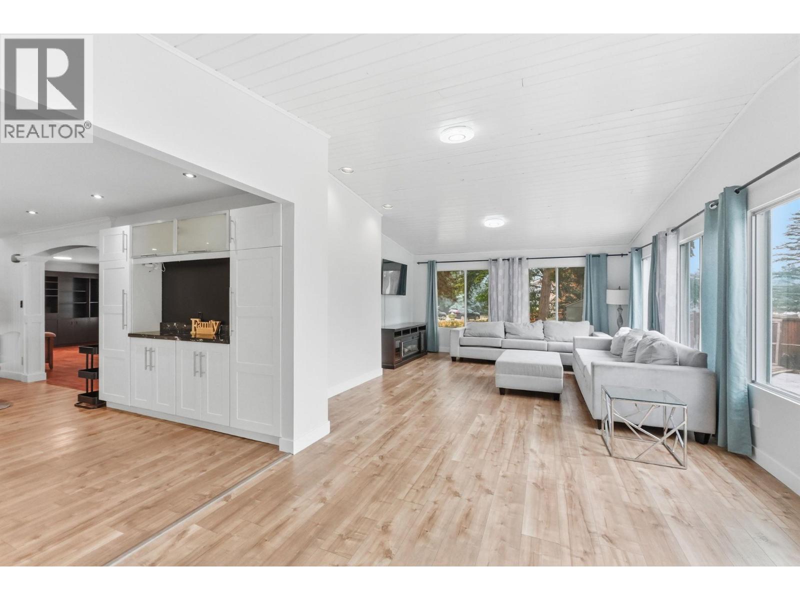 694 Mcclure Road, Kelowna, British Columbia  V1W 1M1 - Photo 4 - 10398644