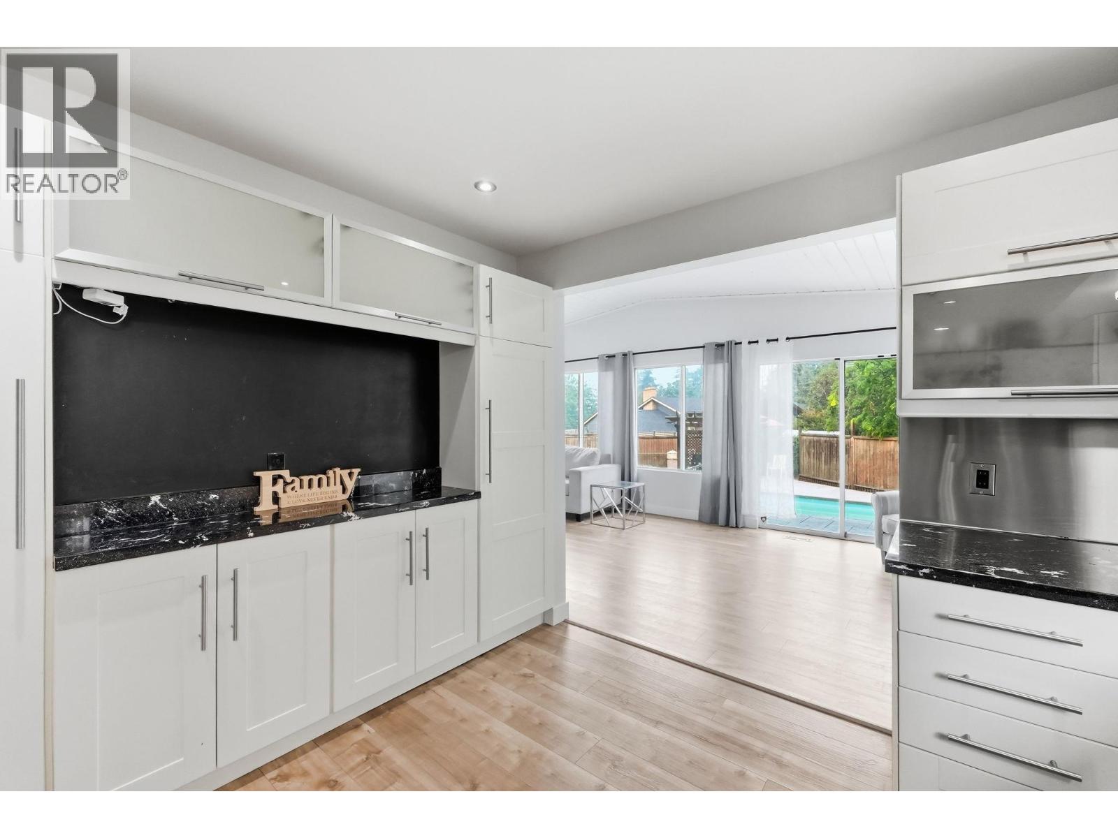 694 Mcclure Road, Kelowna, British Columbia  V1W 1M1 - Photo 7 - 10398644