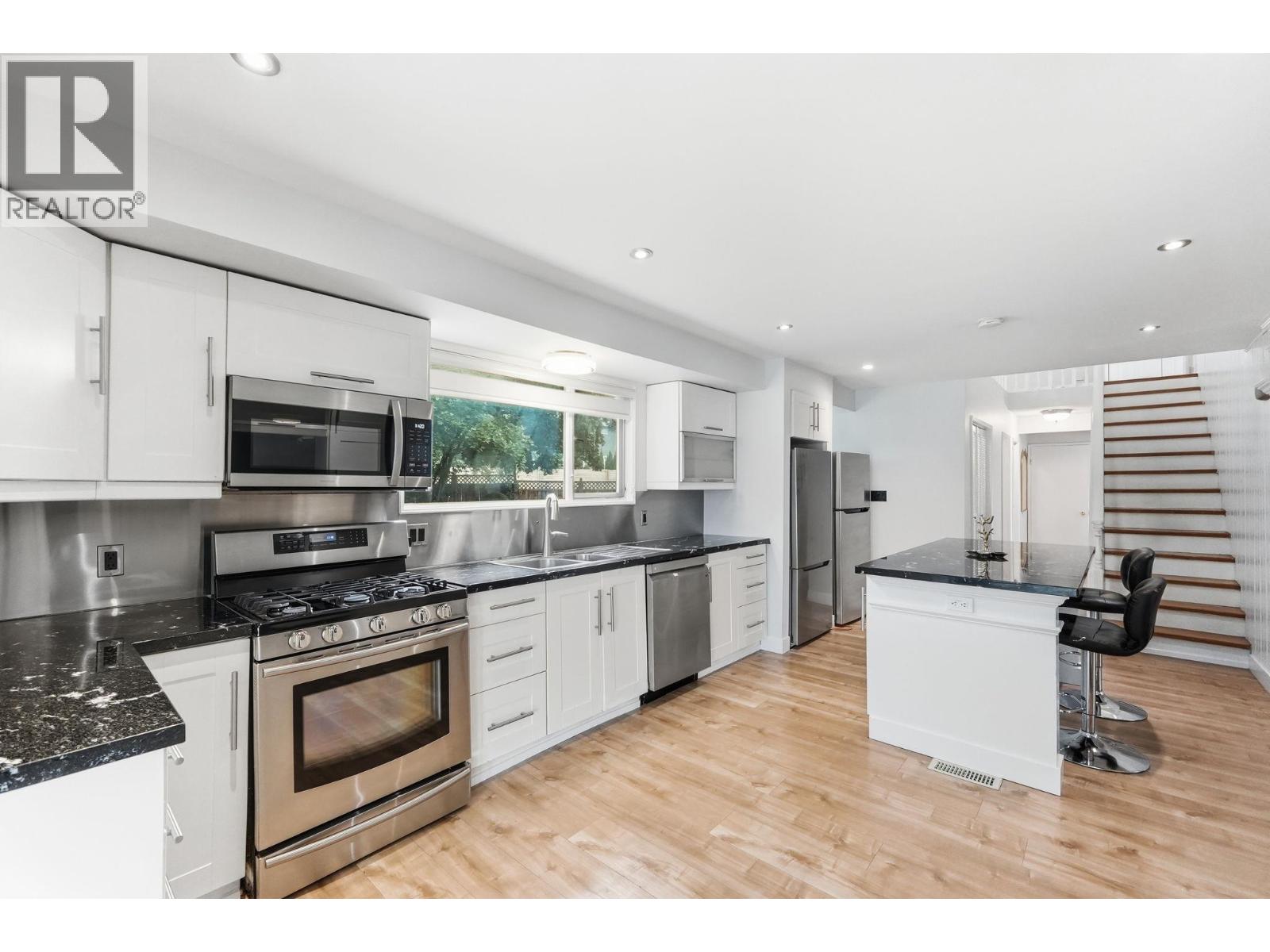 694 Mcclure Road, Kelowna, British Columbia  V1W 1M1 - Photo 9 - 10398644