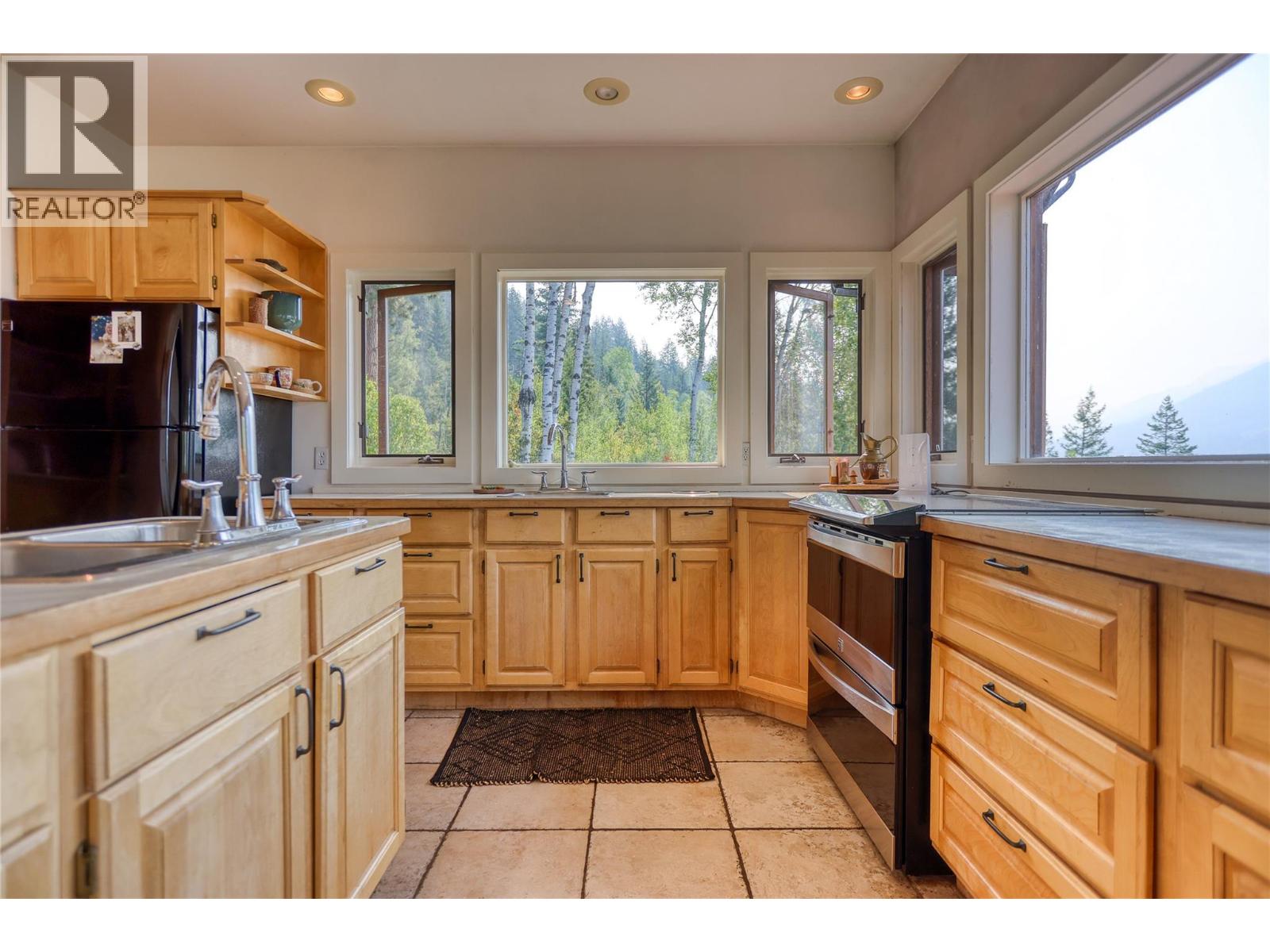 220 Grohman Creek Road, Nelson, British Columbia  V1L 5P3 - Photo 14 - 10398761