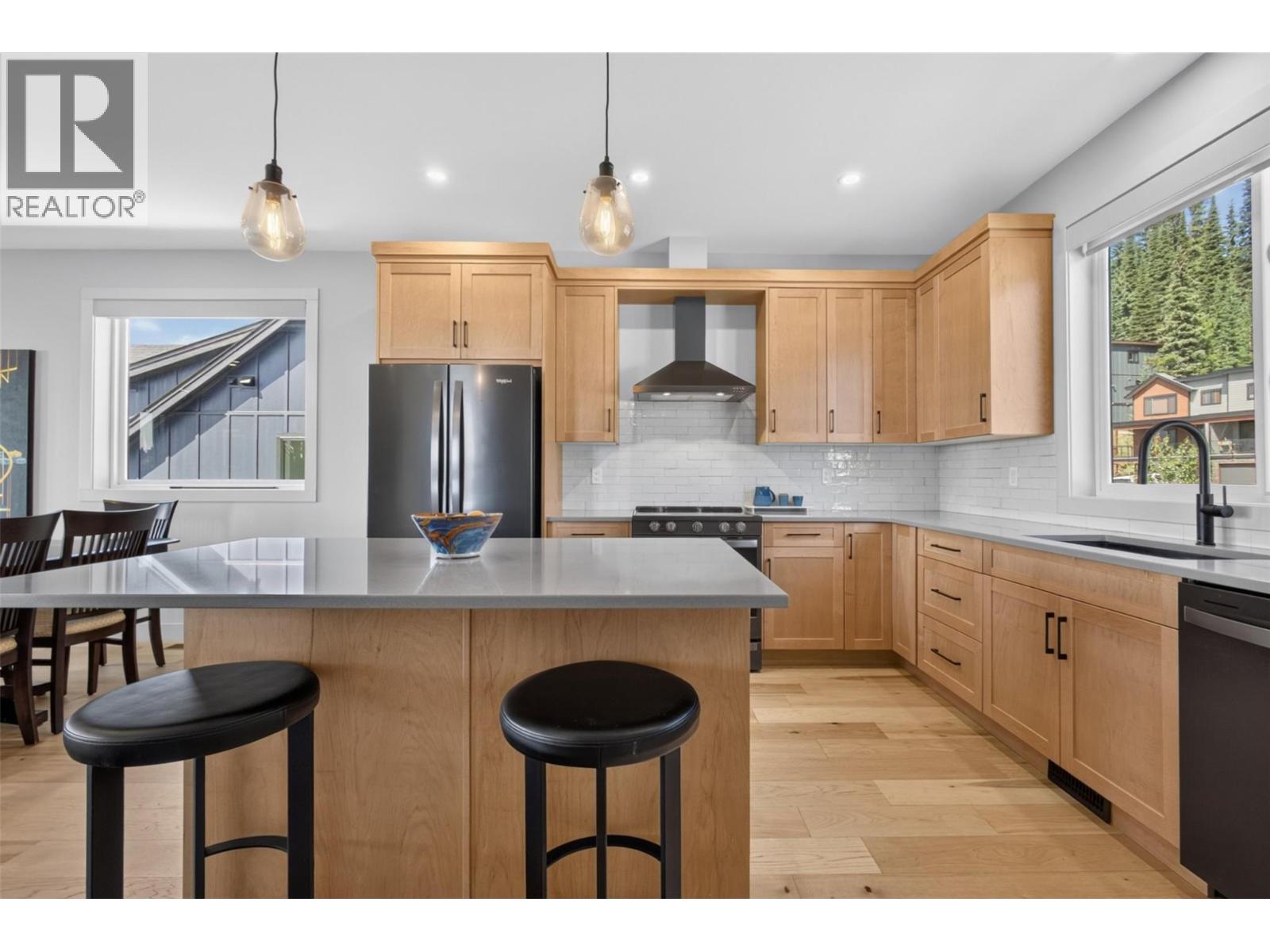 9823 Cathedral Drive, Silver Star, British Columbia  V1B 0S1 - Photo 2 - 10397394