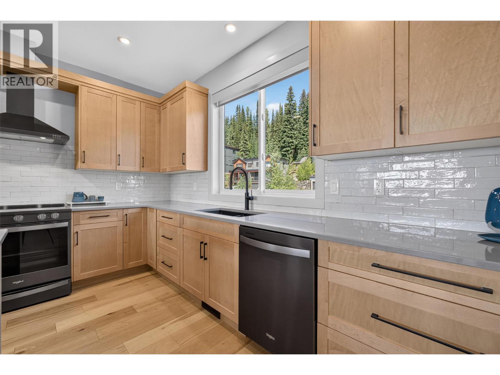 9823 Cathedral Drive, Silver Star, British Columbia  V1B 0S1 - Photo 3 - 10397394