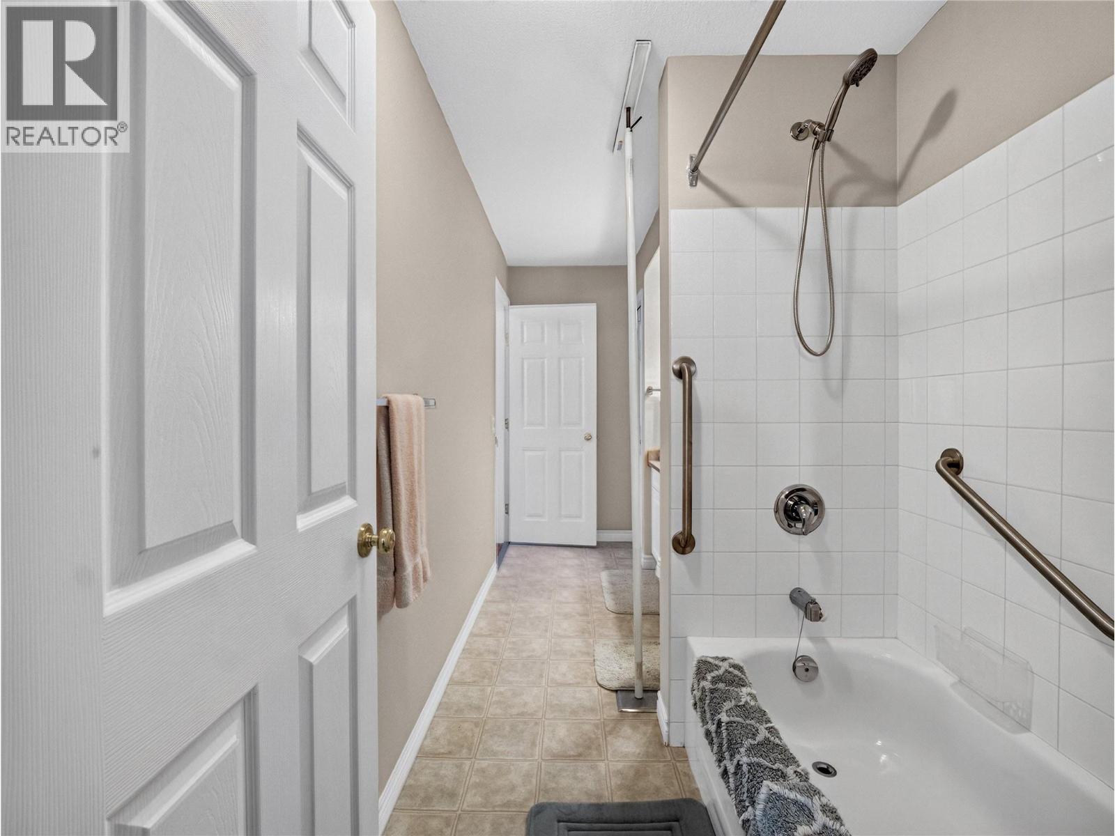 51 8 Avenue Sw Unit# 14, Salmon Arm, British Columbia  V1E 3L9 - Photo 18 - 10398760