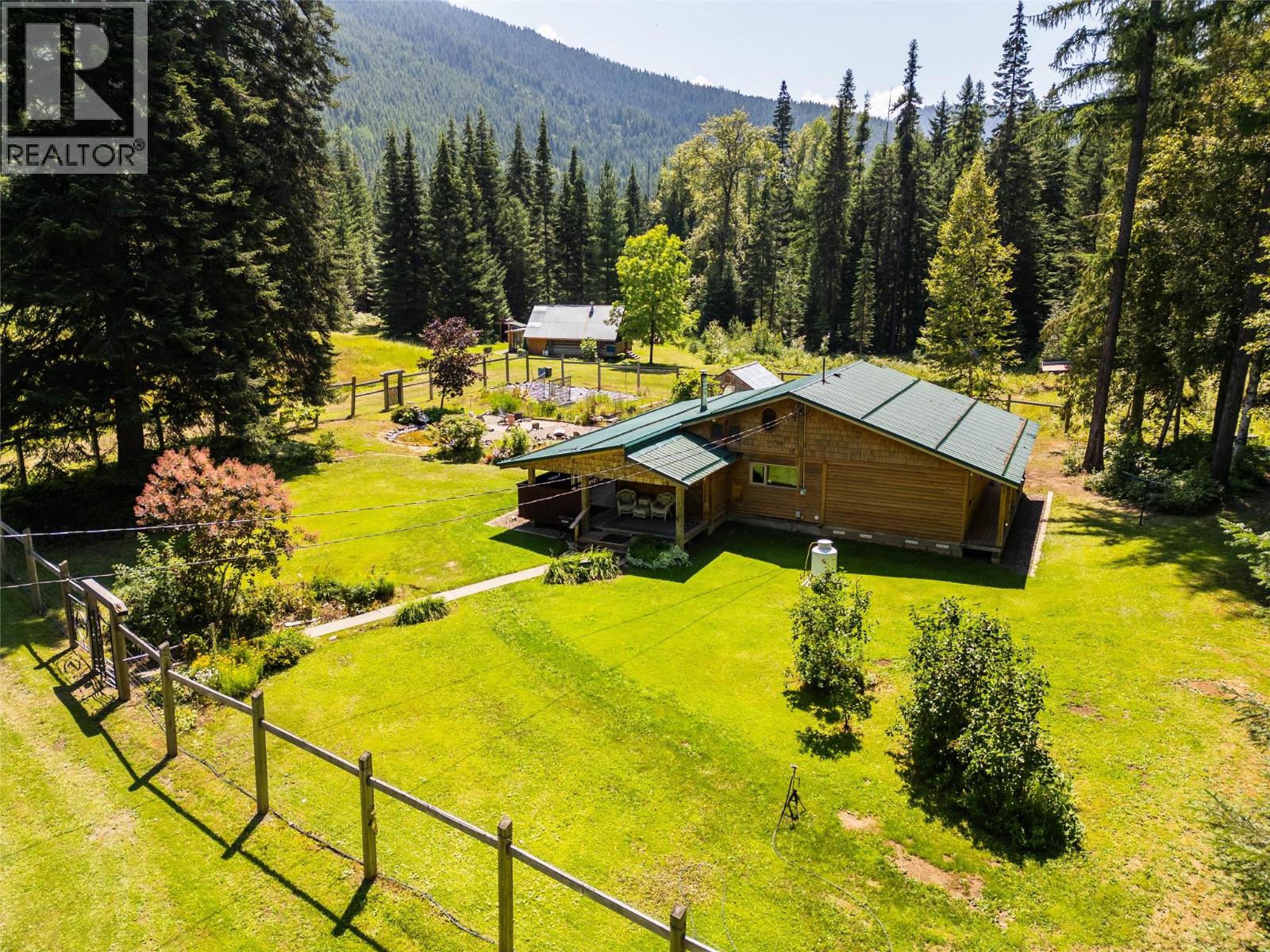 541 Bear Road, Salmo, British Columbia  V0G 1Z0 - Photo 1 - 10398532