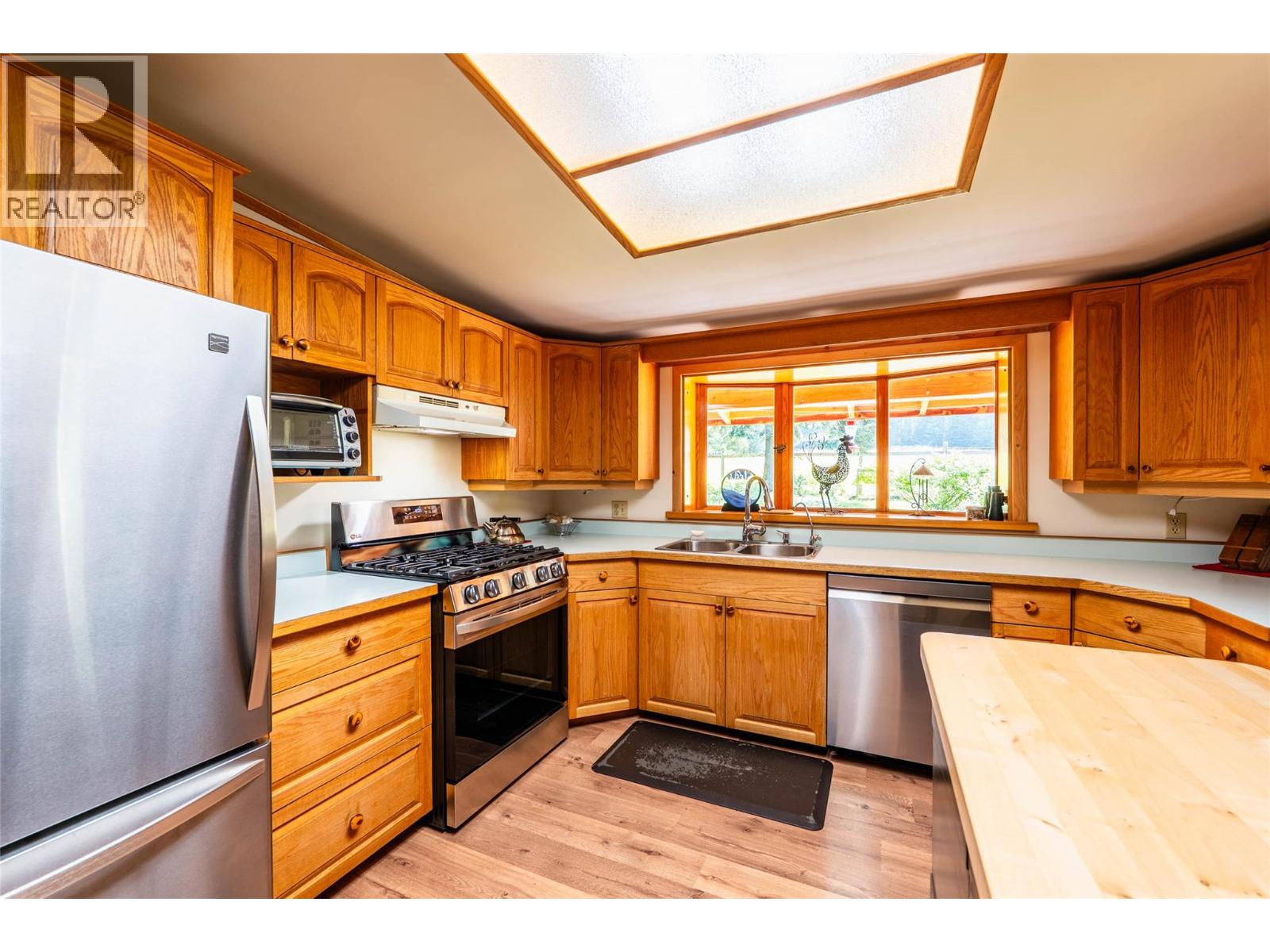 541 Bear Road, Salmo, British Columbia  V0G 1Z0 - Photo 5 - 10398532