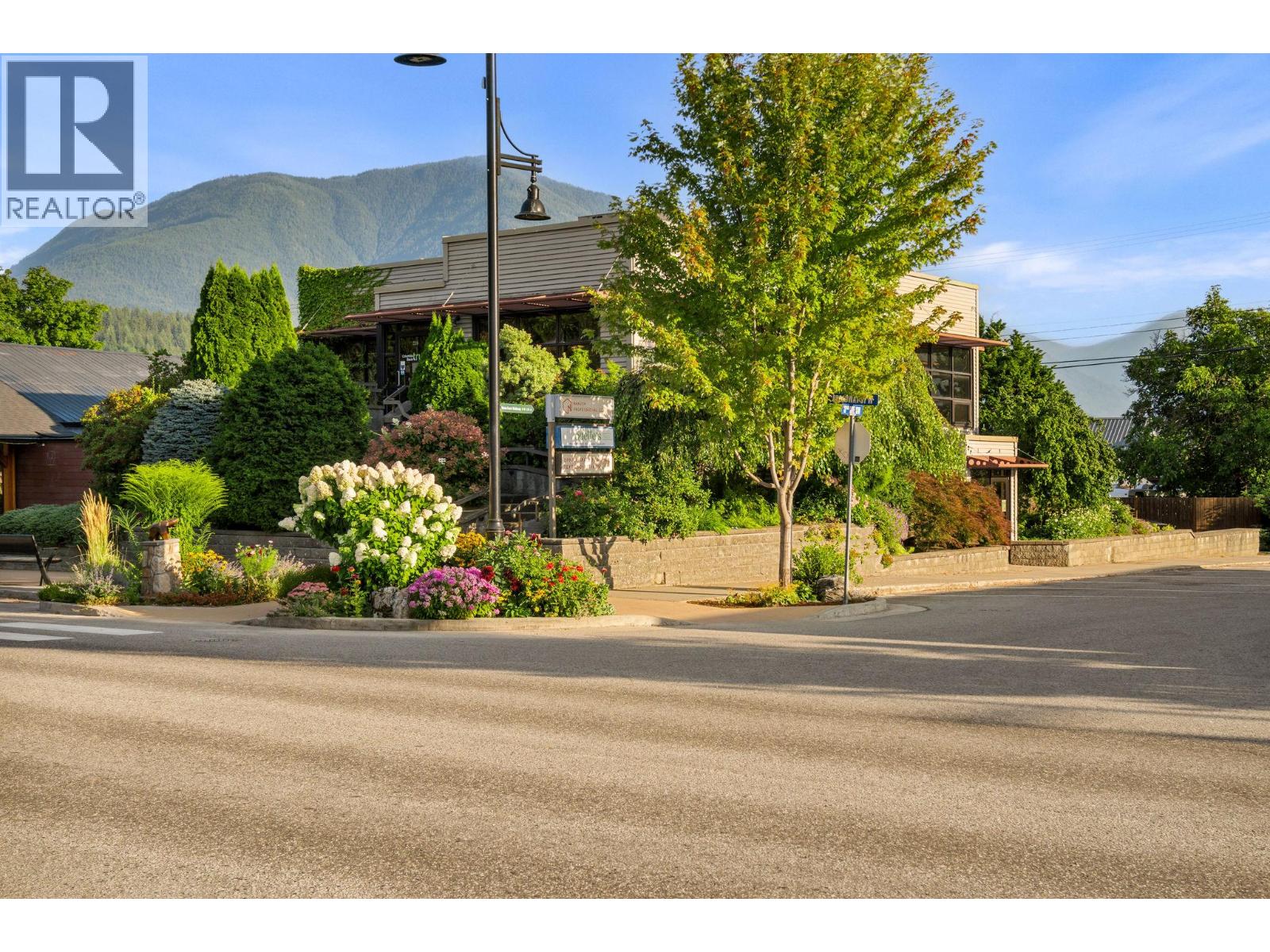 218a Broadway Street W, Nakusp, British Columbia  V0G 1R0 - Photo 1 - 10398778