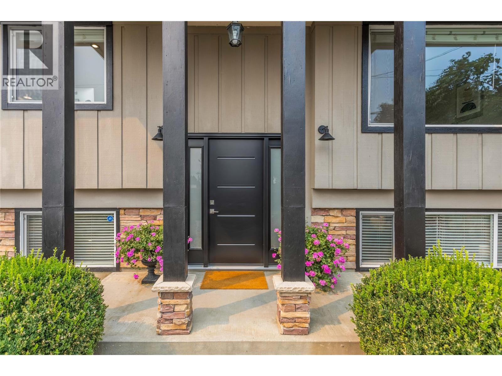 2232 Witt Road, West Kelowna, British Columbia  V4T 2C5 - Photo 3 - 10398729