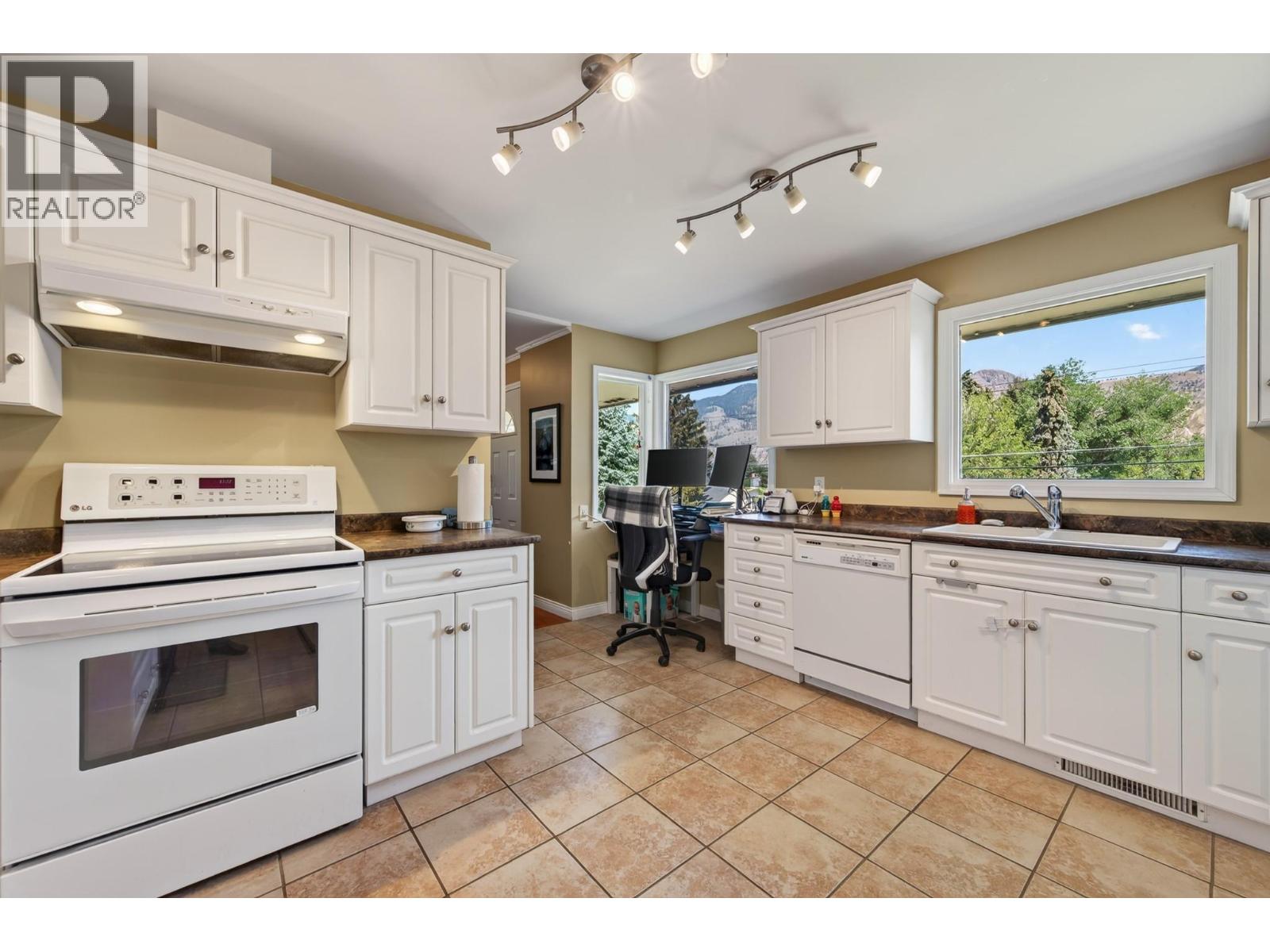 5855 Dallas Drive, Kamloops, British Columbia  V2C 4X3 - Photo 6 - 10398810