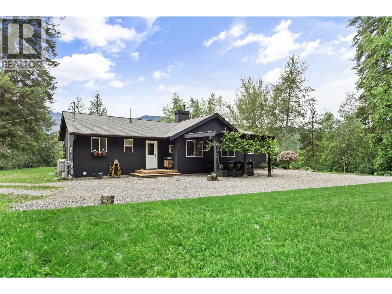 1209 Bain Road, Clearwater, British Columbia  V0E 1N1 - Photo 3 - 10398832