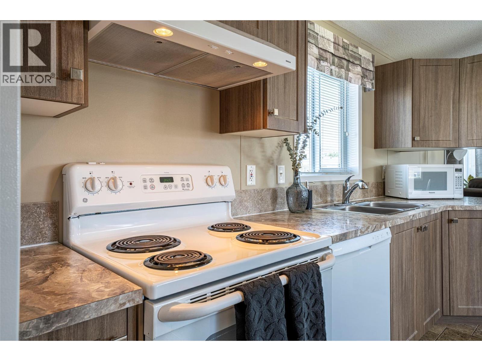 12560 Westside Road Unit# 74, Vernon, British Columbia  V1H 1S9 - Photo 9 - 10398445