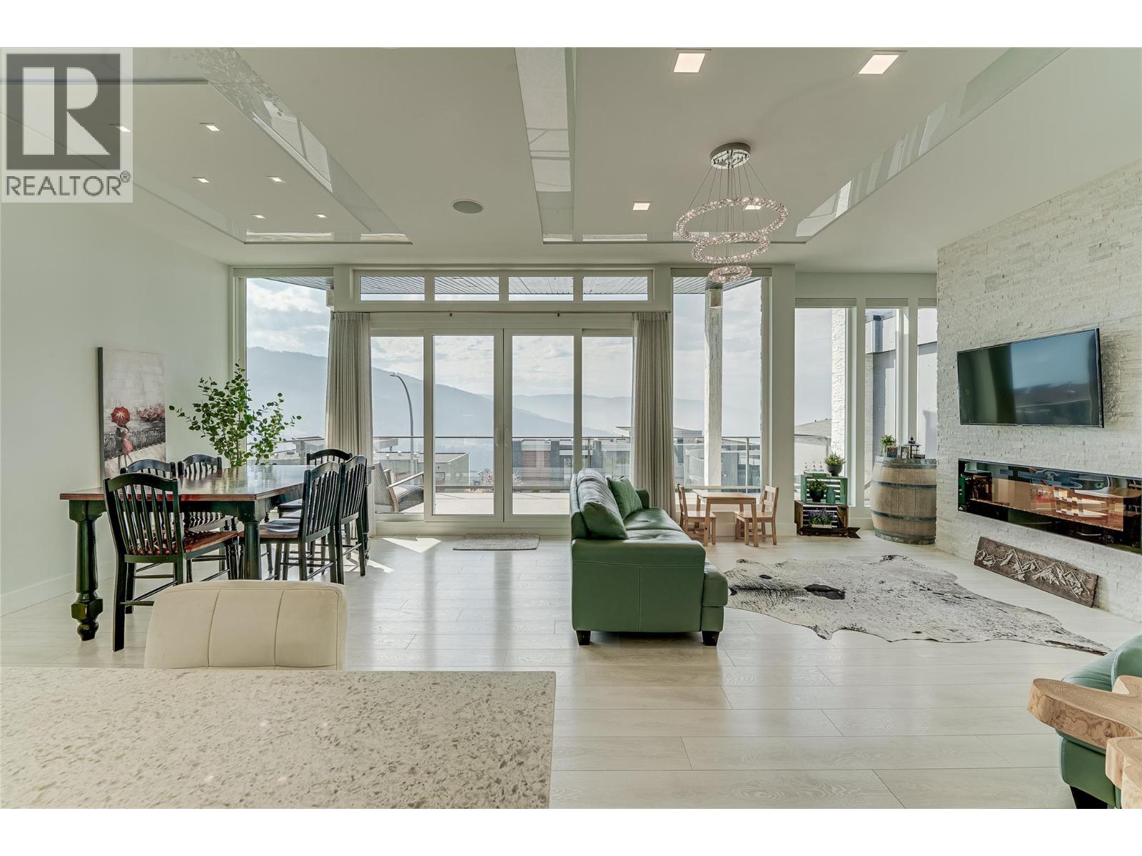 7180 Apex Drive, Vernon, British Columbia  V1B 4E4 - Photo 19 - 10397809