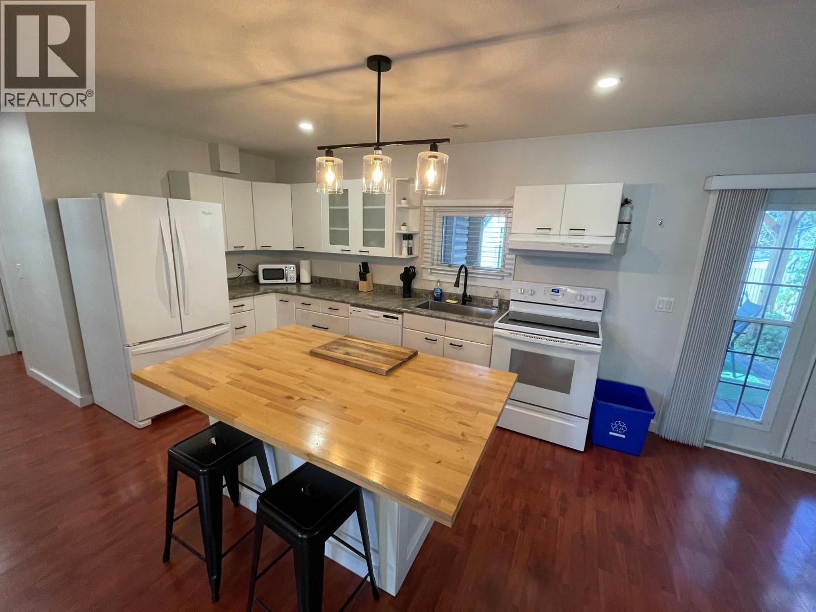 1605 Neimi Road, Christina Lake, British Columbia  V0H 1E0 - Photo 3 - 10398502