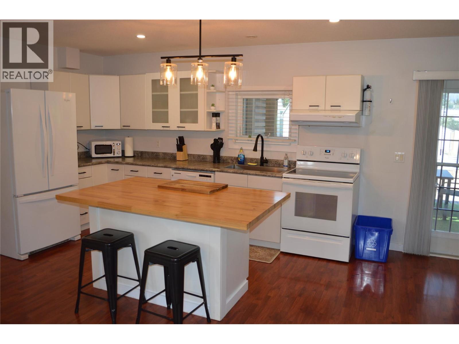 1605 Neimi Road, Christina Lake, British Columbia  V0H 1E0 - Photo 4 - 10398502
