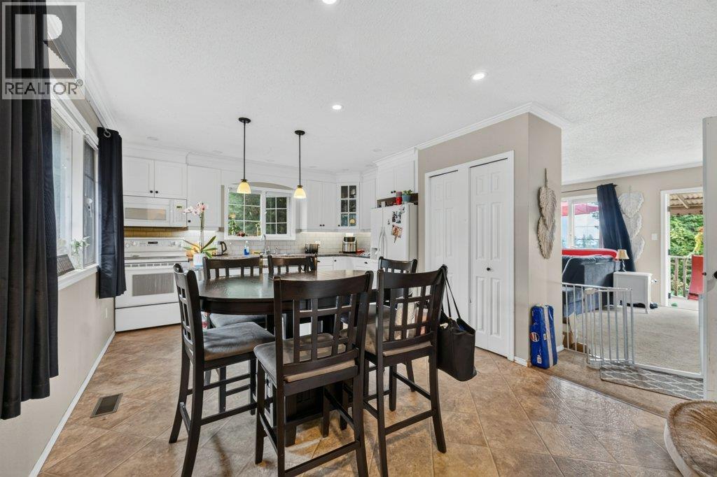 1791 15 Avenue Ne, Salmon Arm, British Columbia  V1E 2T7 - Photo 2 - 10397744