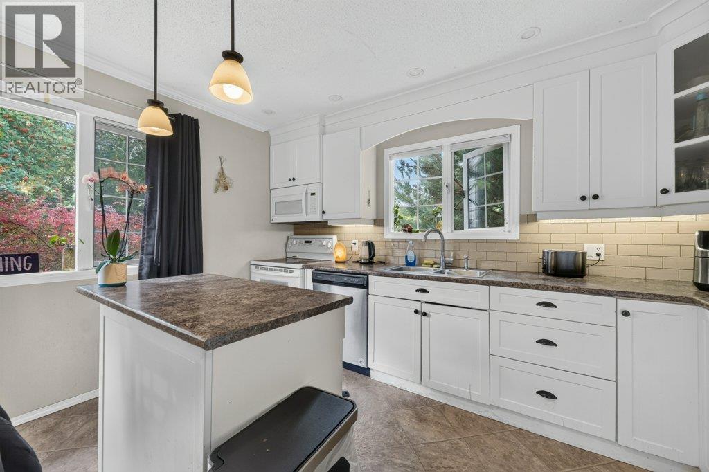 1791 15 Avenue Ne, Salmon Arm, British Columbia  V1E 2T7 - Photo 6 - 10397744