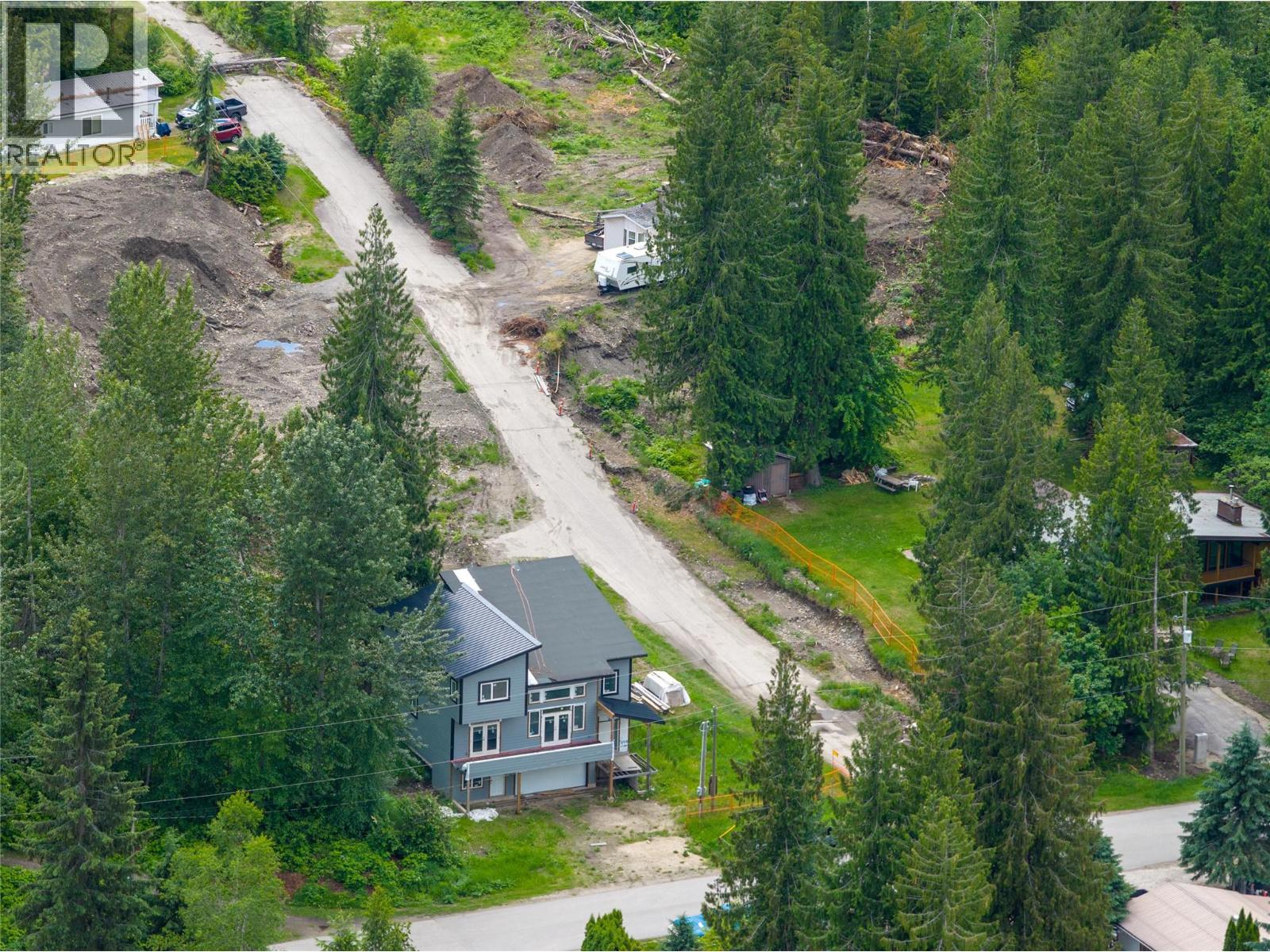 1695 Arrow Drive, Revelstoke, British Columbia  V0E 2S1 - Photo 1 - 10396281