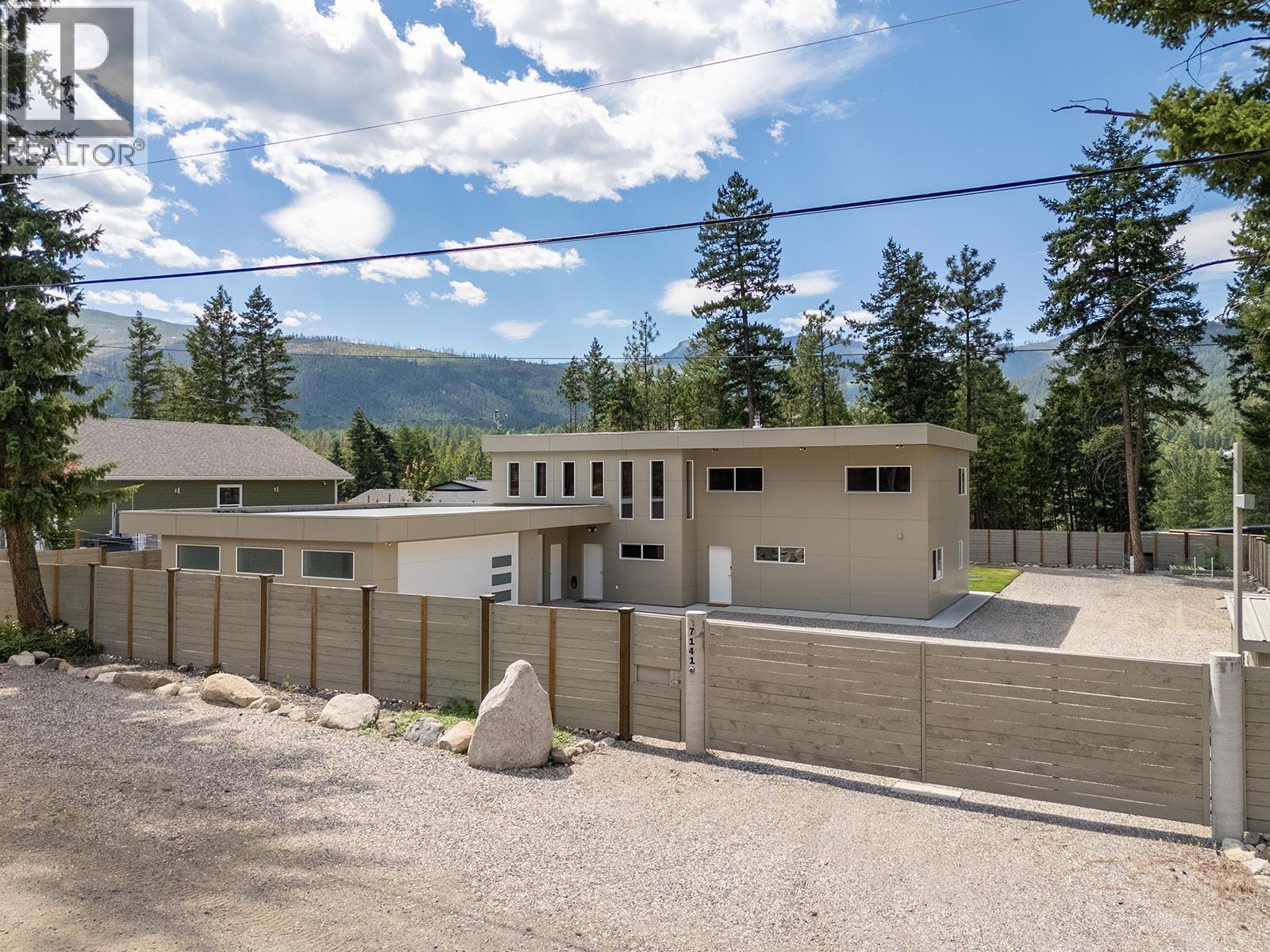 7141 Dunwaters Road, Kelowna, British Columbia  V1Z 3W5 - Photo 15 - 10398795