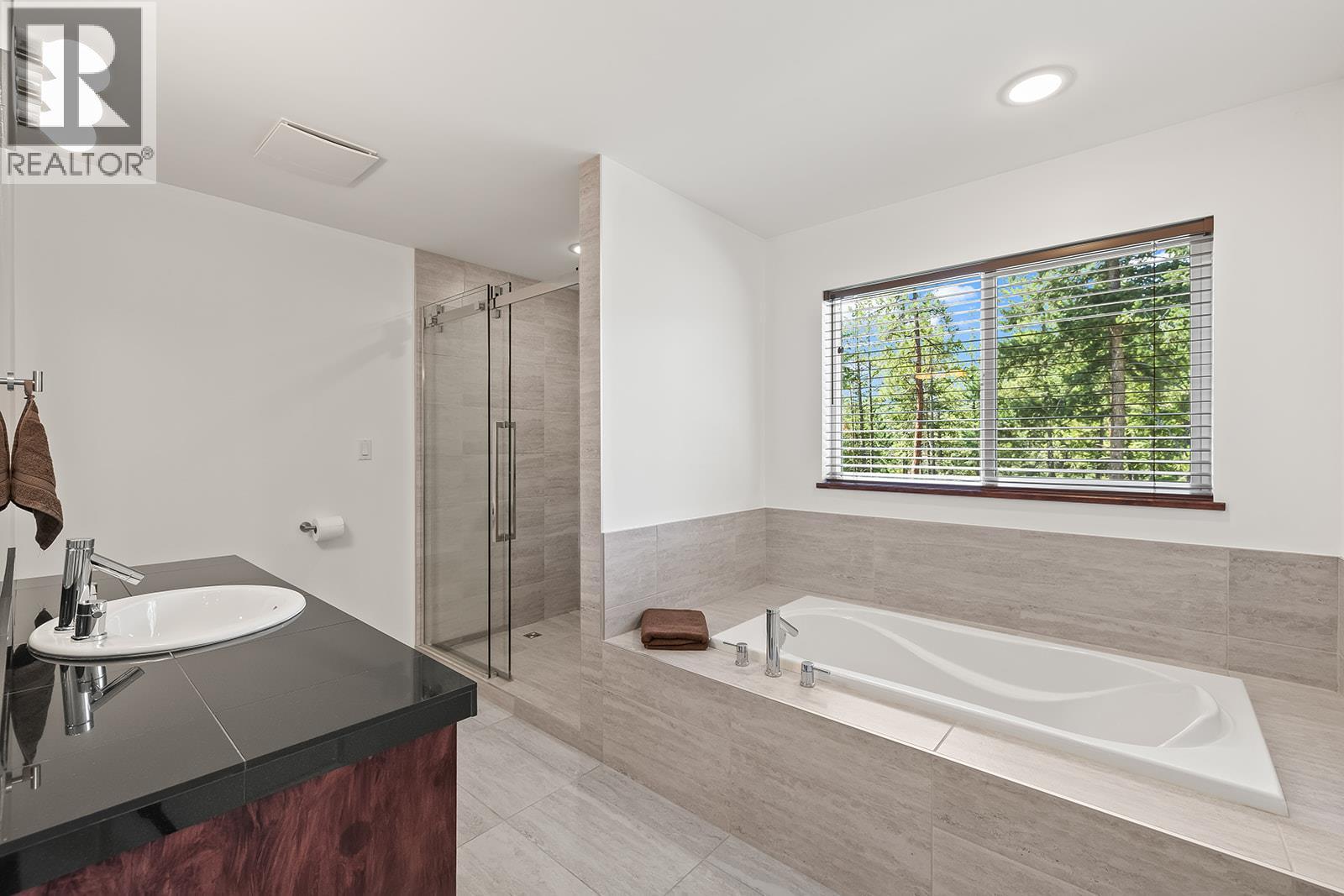 7141 Dunwaters Road, Kelowna, British Columbia  V1Z 3W5 - Photo 35 - 10398795