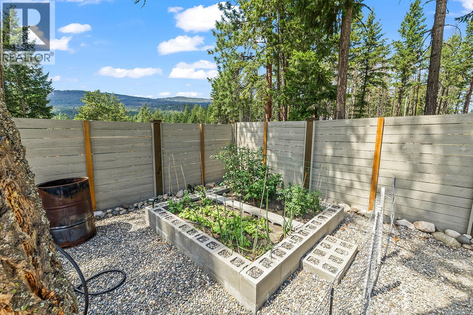 7141 Dunwaters Road, Kelowna, British Columbia  V1Z 3W5 - Photo 8 - 10398795