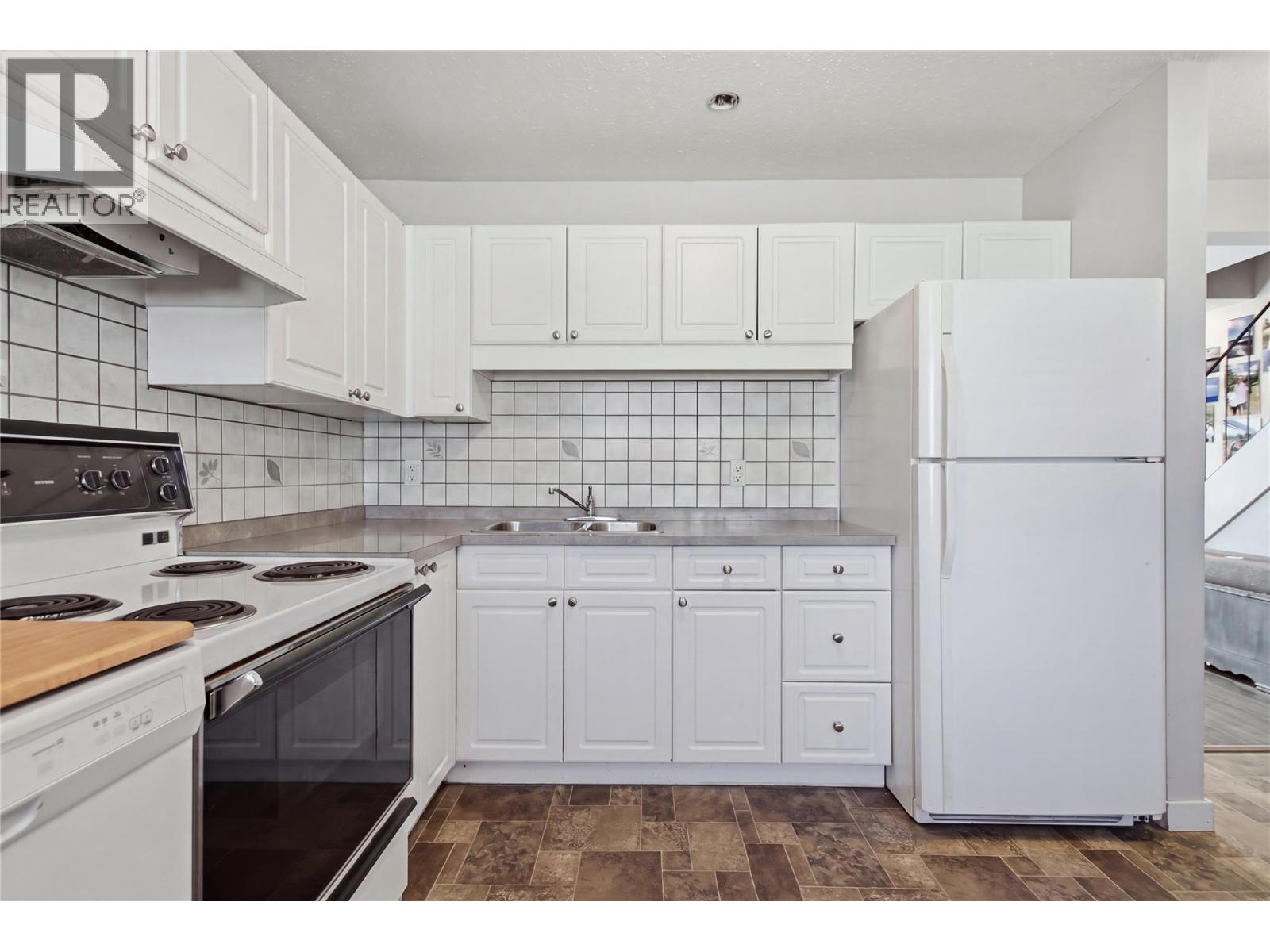 1697 Greenfield Avenue Unit# 56, Kamloops, British Columbia  V2B 4N5 - Photo 3 - 10398855