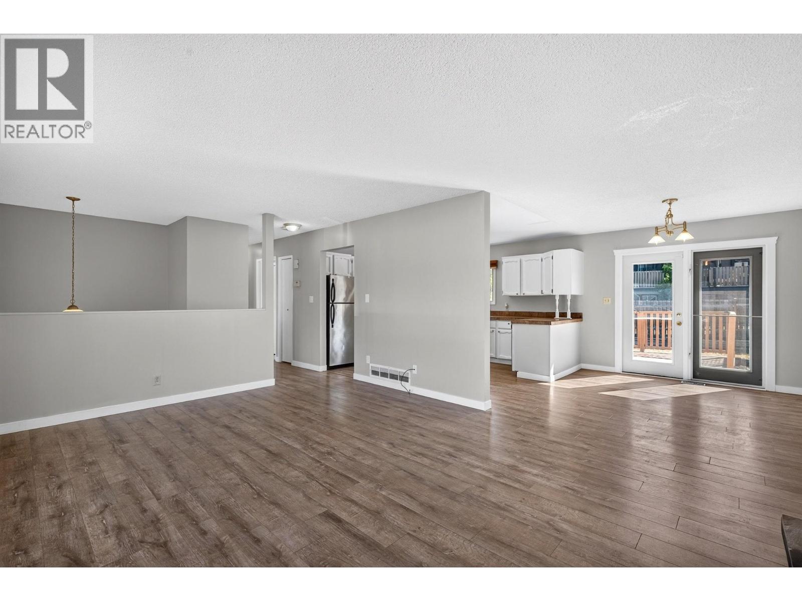 3907 14 Street, Vernon, British Columbia  V1T 7N3 - Photo 7 - 10395039