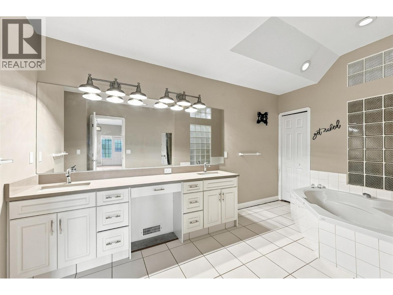 15 Hudsons Bay Trail Unit# 305, Kamloops, British Columbia  V2C 6S6 - Photo 28 - 10398754